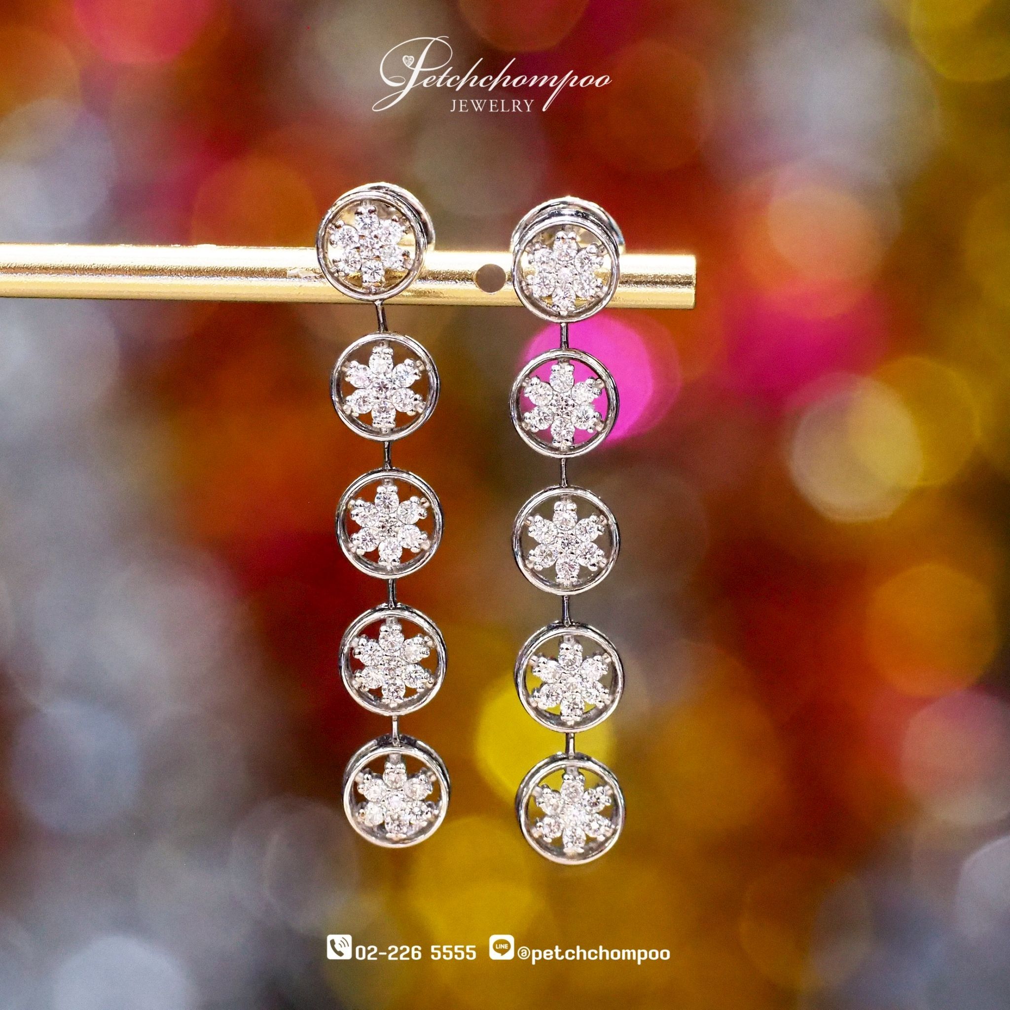 [30135] ต่างหู Diamond Bloom Circle™ 0.62 กะรัต เพชรเรียงแถวดีไซน์กลม  39,000 