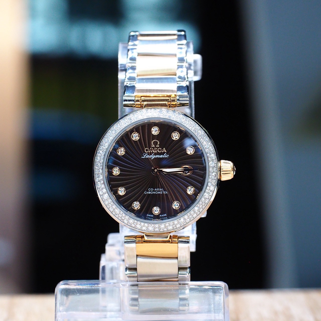 [30495] OMEGA De Ville Ladymatic หน้าปัดดำแกะลายใบพัด  365,000 