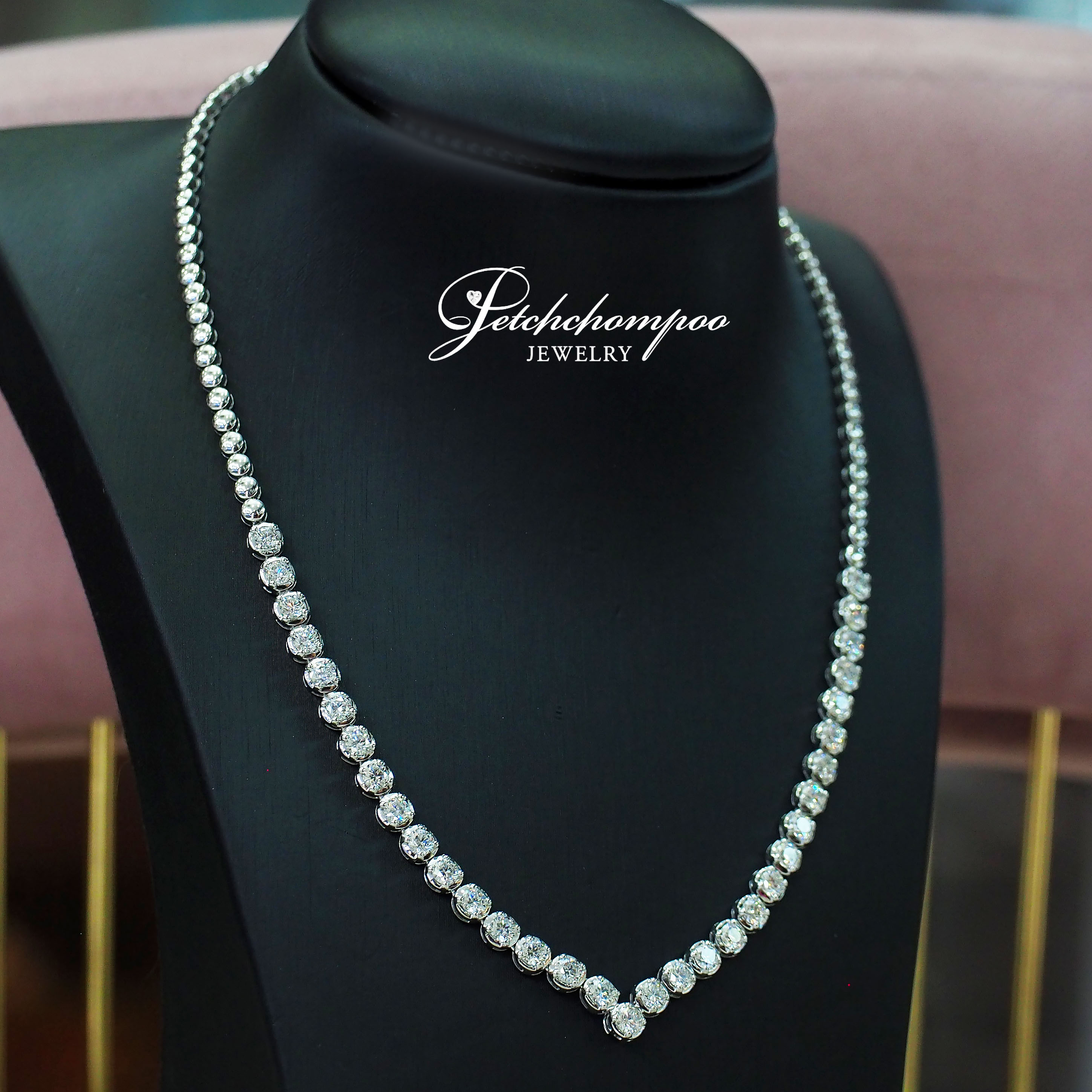 [26999] V shape necklace set with diamonds Discount 299,000
