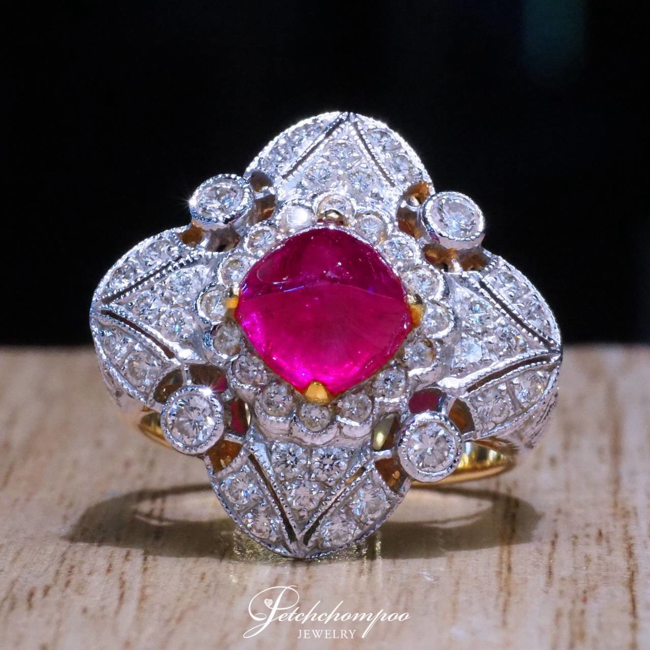 [31092] แหวนทับทิมพม่า Imperial Vintage Ruby 2.46 กะรัต ล้อมเพชร | IGL  99,000 