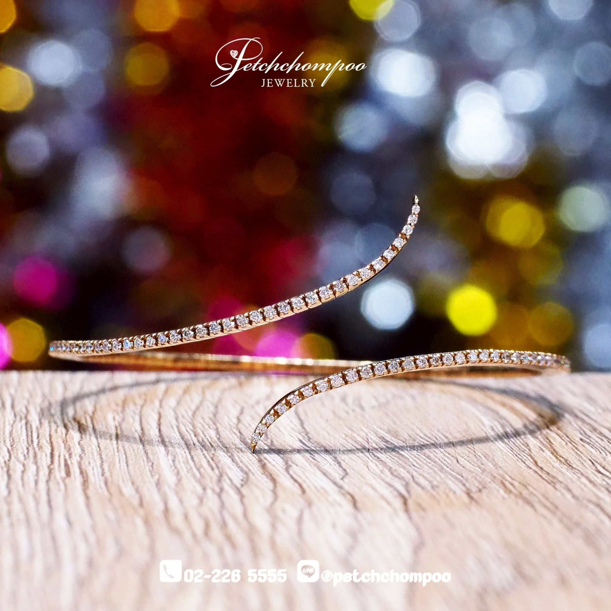 [017979] Whisper Twist™ 0.88 carats Diamond Spiral Bangle  69,000 