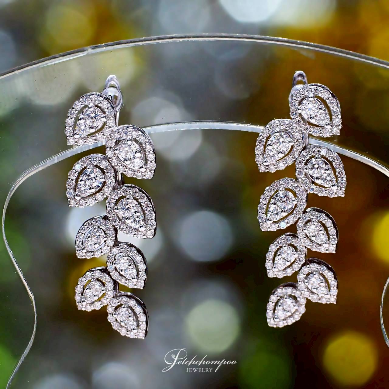 [30492] Leaflet Diamond Cascade™ Luxurious Leaf-Design Diamond Earrings  119,000 