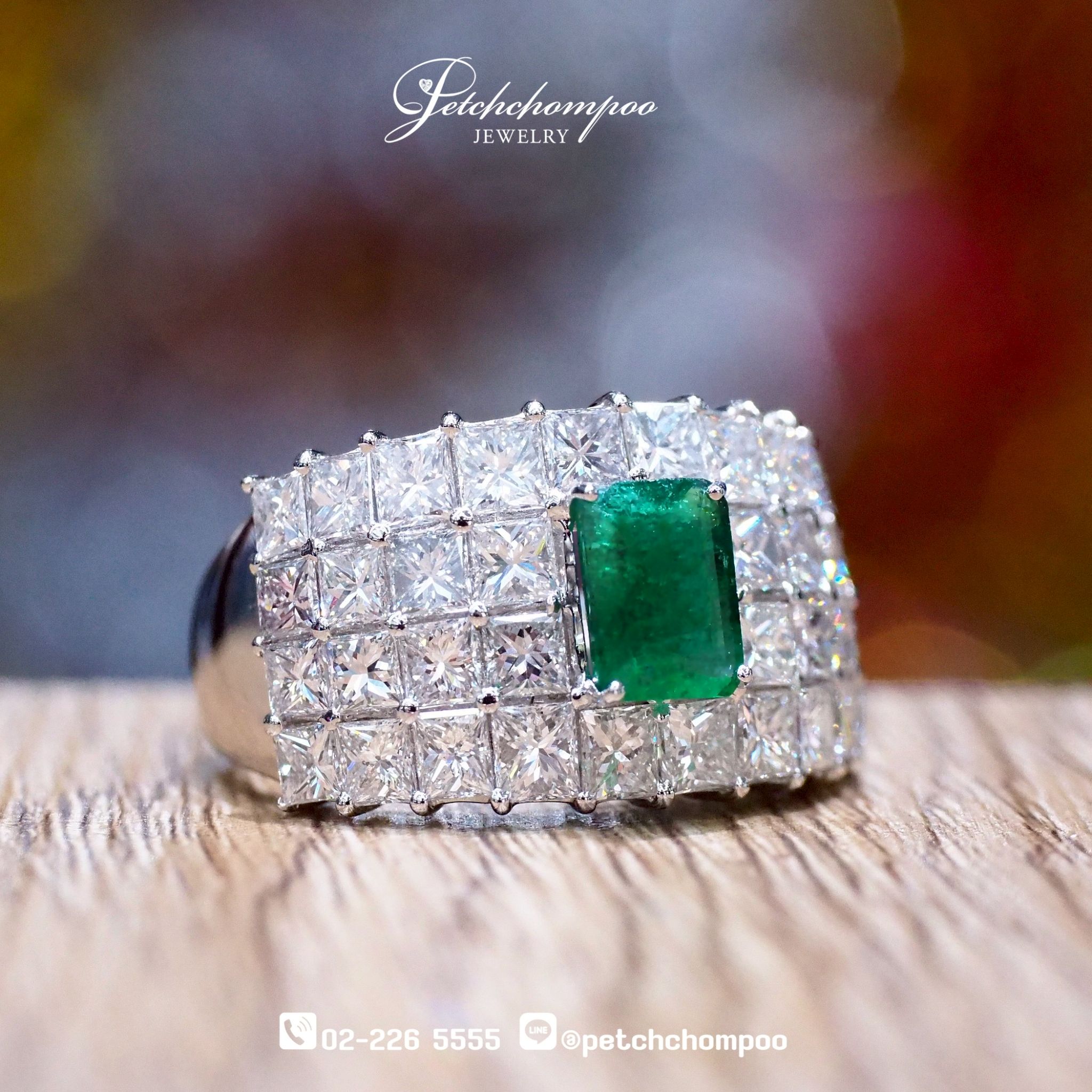 [25546] 1.35 Carat Emerald with Diamond Ring  199,000 