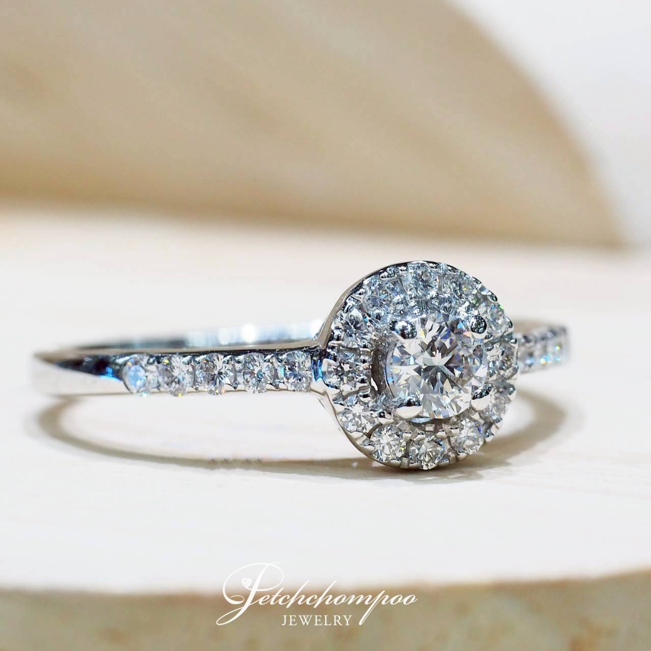 [30821] Eternal Blossom Halo diamond ring total  0.37 carats  29,000 