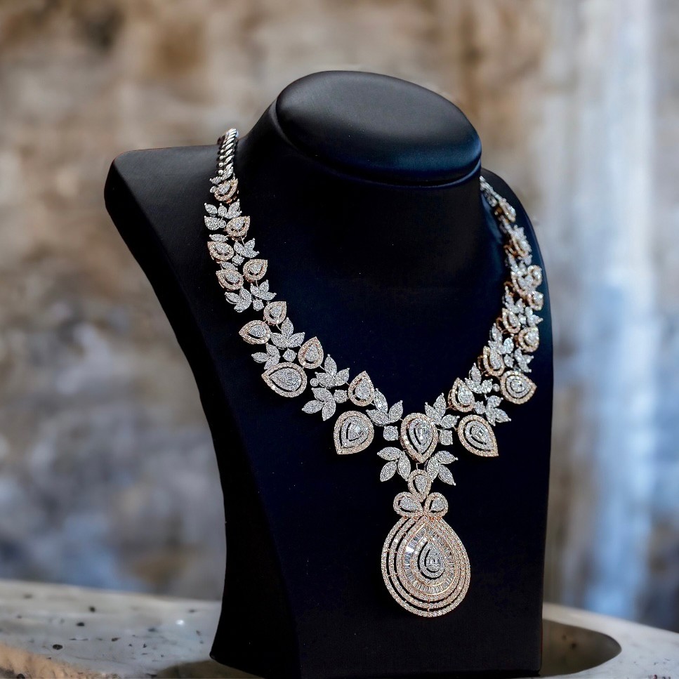 [27534] Diamond Necklace 22 carat Discount 899,000