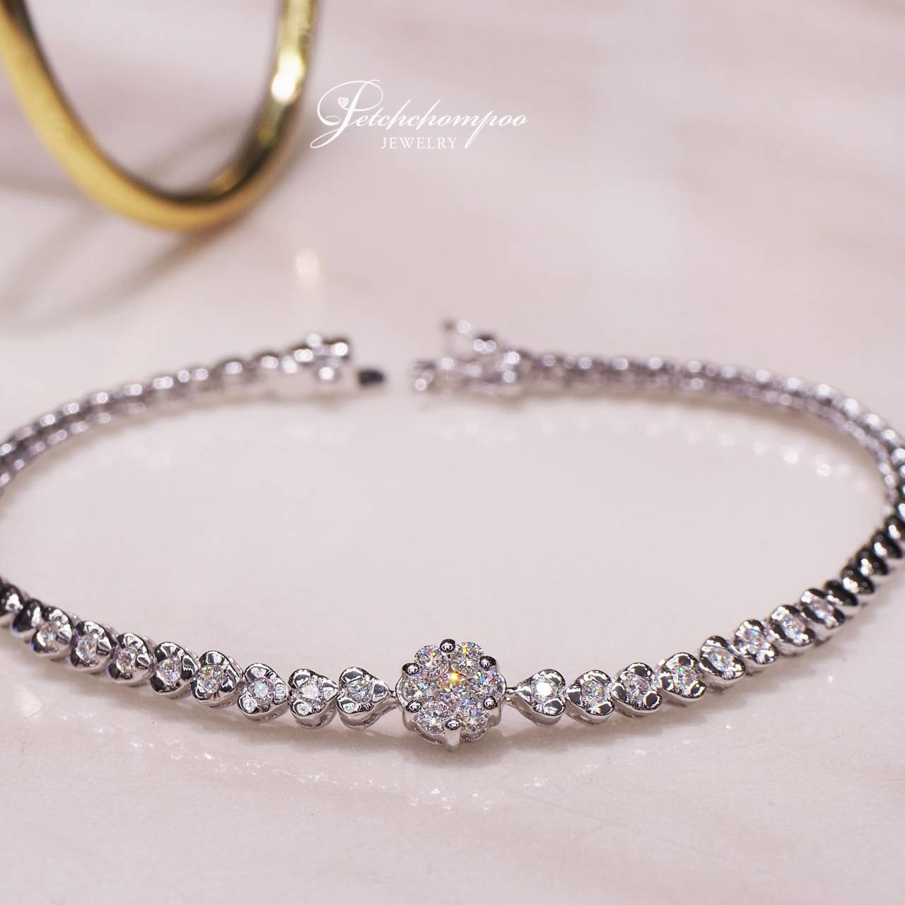 [31128] Floral Cluster Diamond Bracelet  79,000 