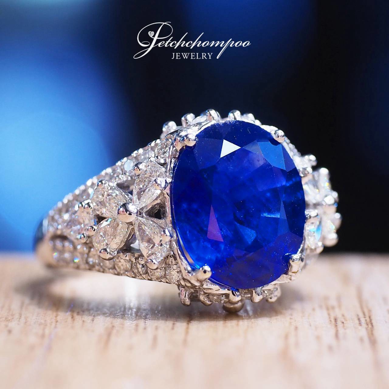[31039] แหวนไพลินศรีลังกา Royal Blue 5.25 กะรัต ล้อมเพชร | GFCO  159,000 