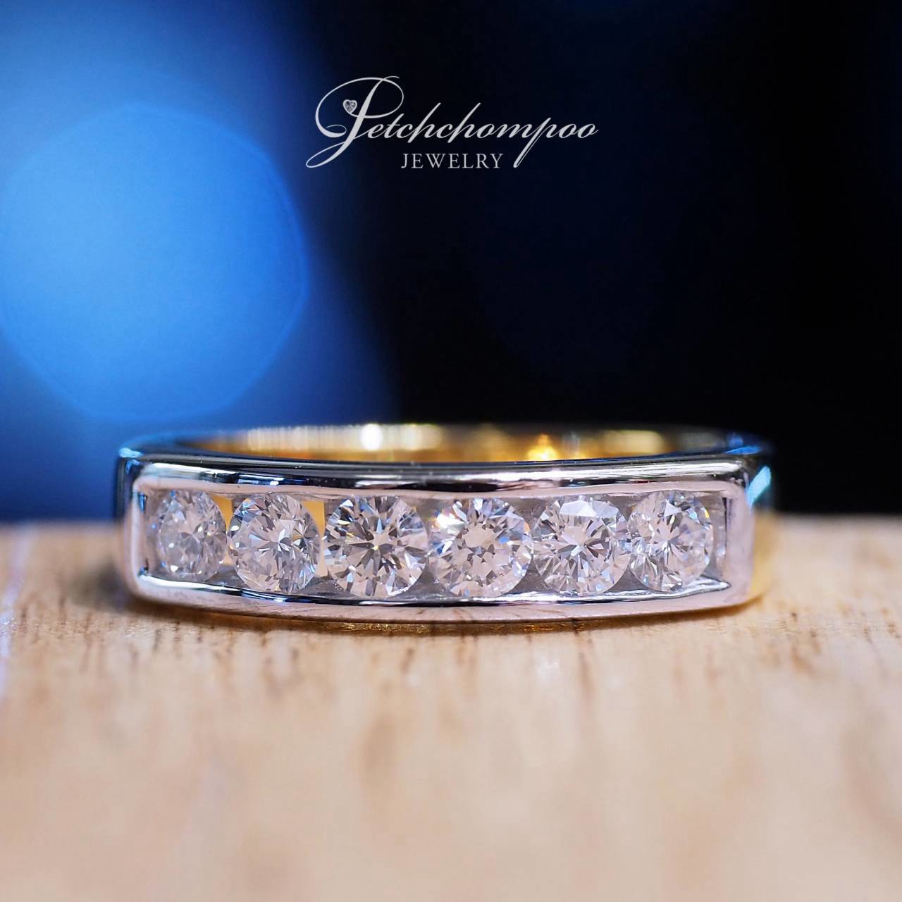 [31059] แหวนเพชร Pure Crown Channel Eternity ดีไซน์ฝังล็อกหน้ากว้าง  49,000 