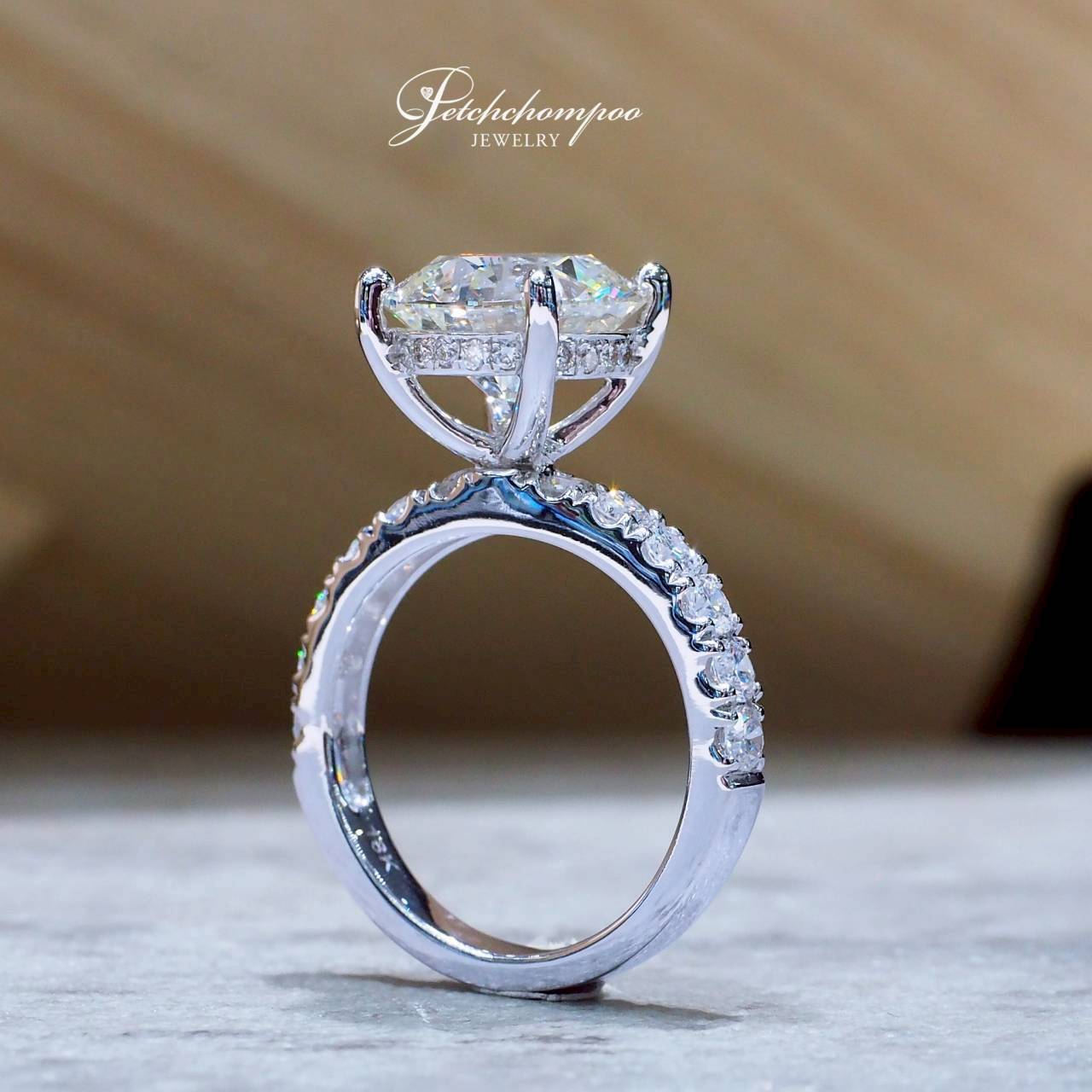 [29828] แหวนเพชร Crown Radiant Solitaire เม็ดกลาง 3.18 กะรัต | J | VVS1 | 3EX HRD ลดราคาเหลือ 899,000