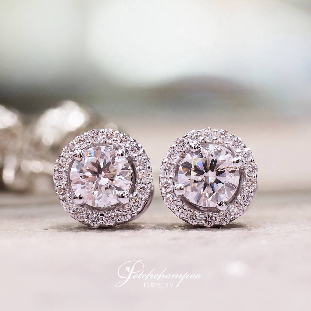 [31003] Lumière Halo 50 satang per piece Diamond Earrings | F VS AIG  69,000 