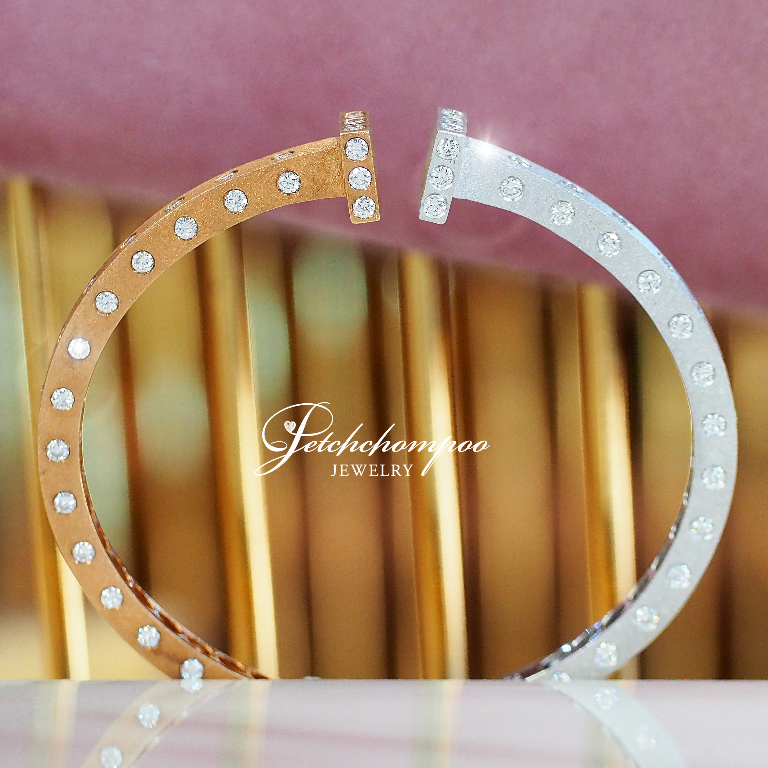 [022983] Modern Matte™ Satin-Finished 4.11 carats Diamond Bangle  185,000 