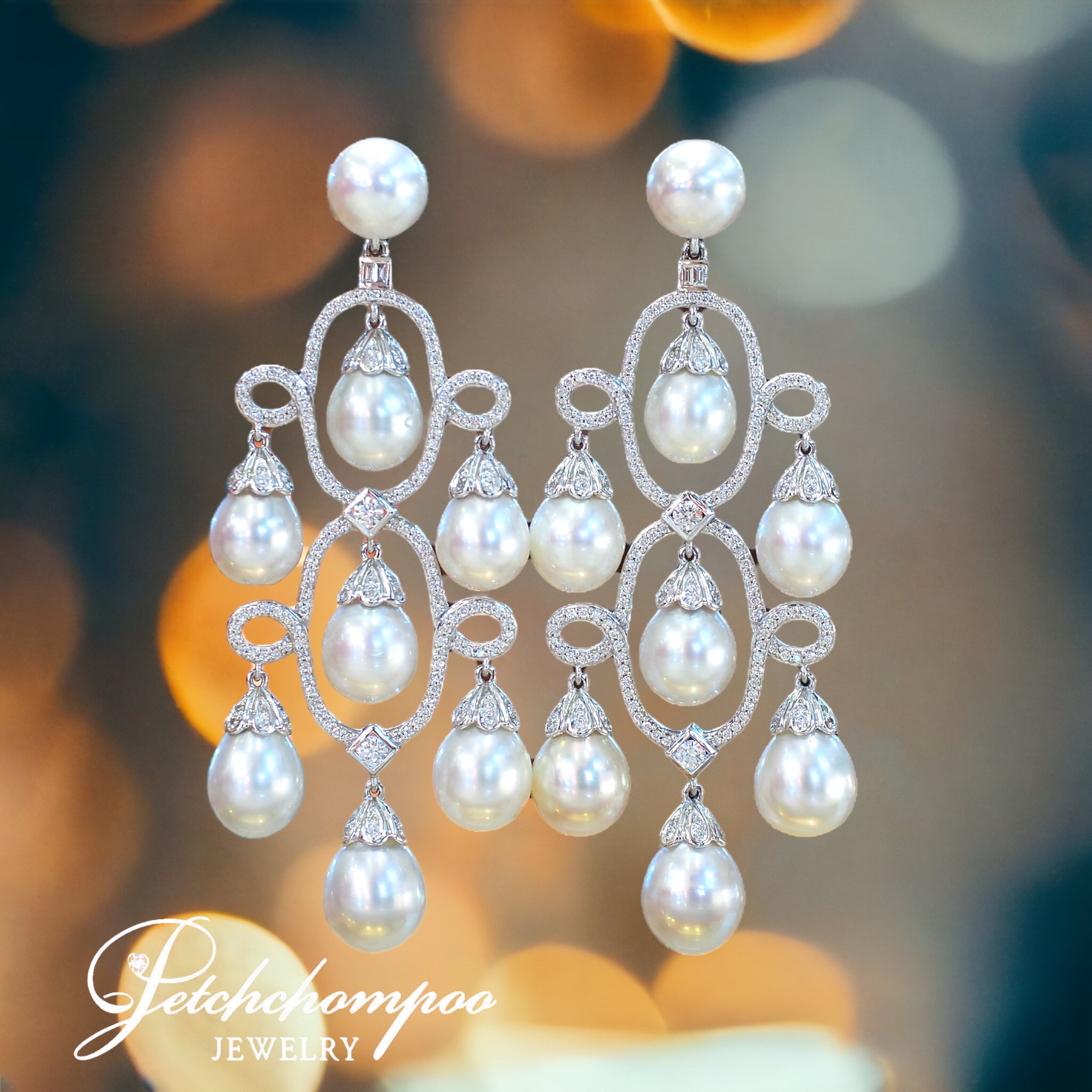 [27554] Pearl earrings set with diamonds  189,000 