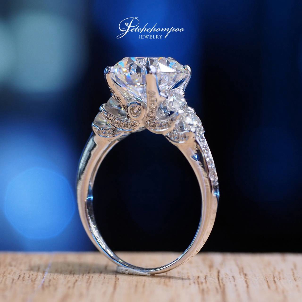 [31047] แหวนเพชรเม็ดกลาง Grandeza Brillante 4.01 กะรัต | J VVS2  HRD ลดราคาเหลือ 990,000