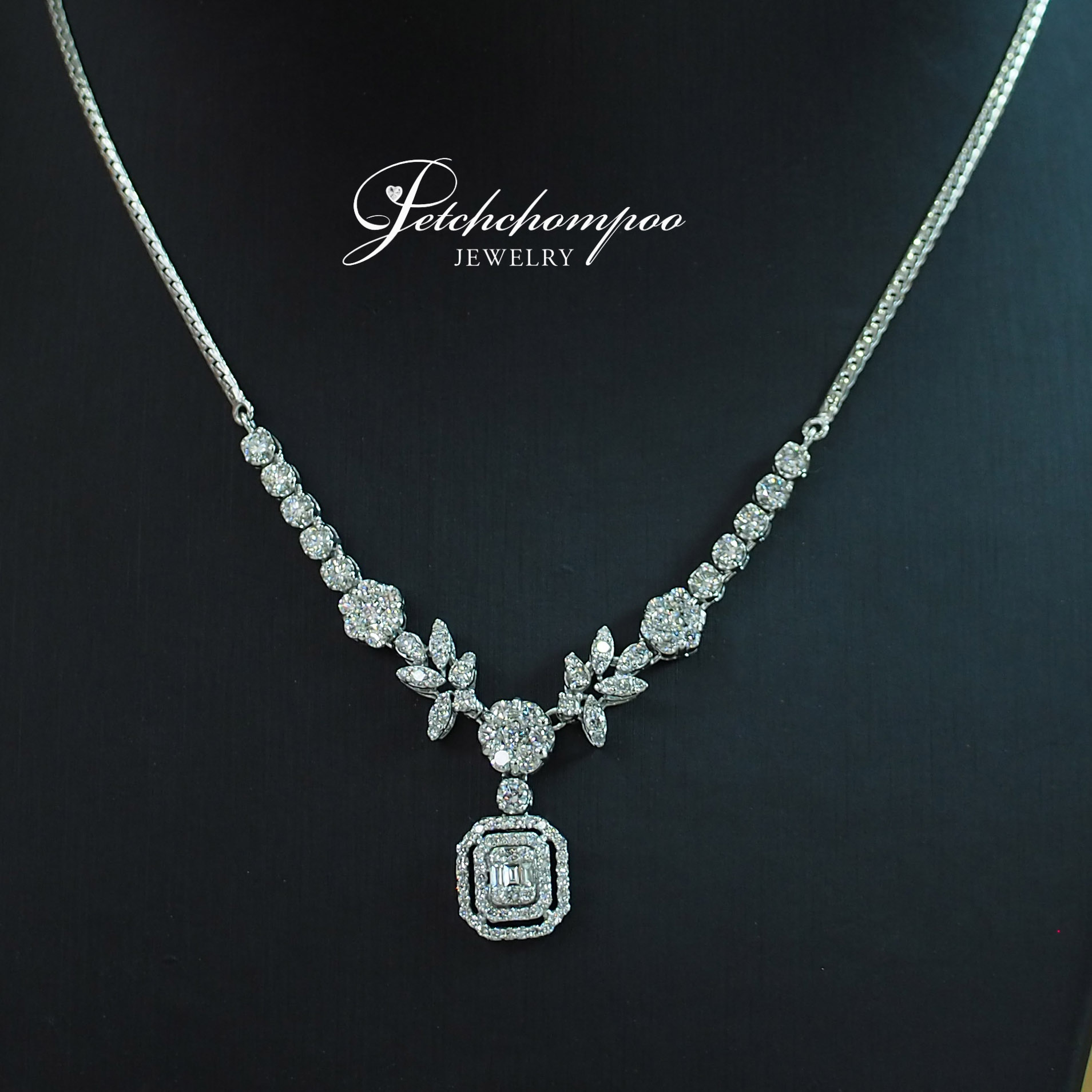[26807] Diamond Necklaces Discount 89,000