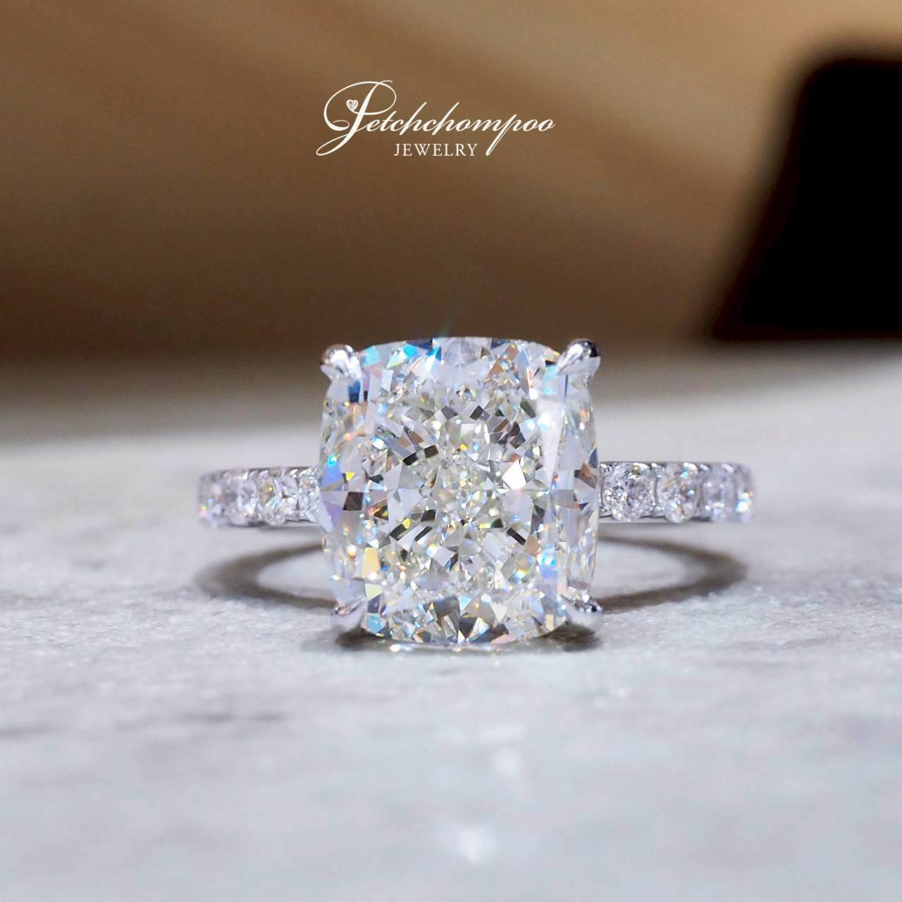 [26111] แหวนเพชร Cushion Cut Imperial Cushion Brilliance 5.27 กะรัต  J VVS2 HRD ลดราคาเหลือ 1,350,000