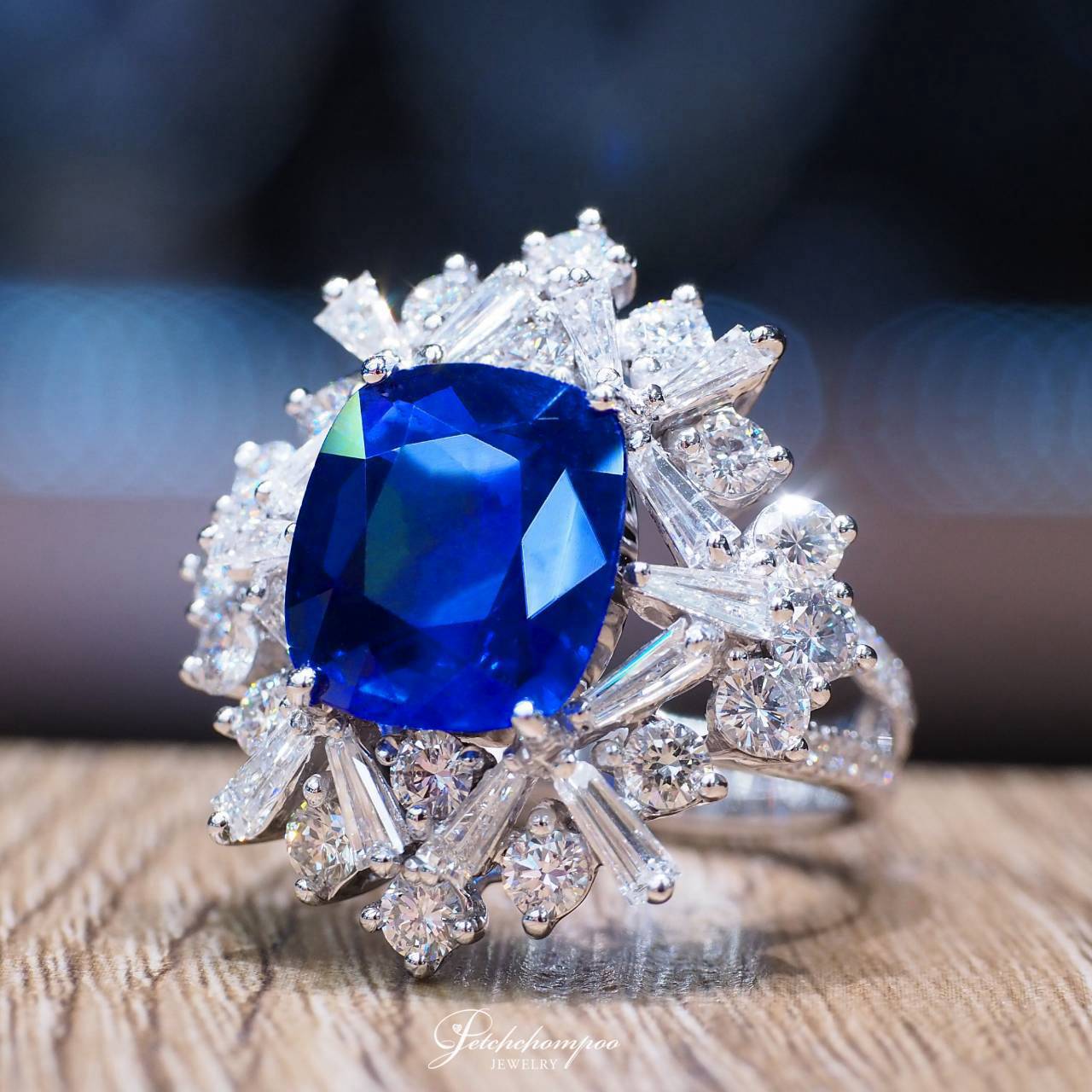 [30990] Royal Blue Majesty 5.86 Carat Sri Lankan Sapphire Ring | GFCO  259,000 