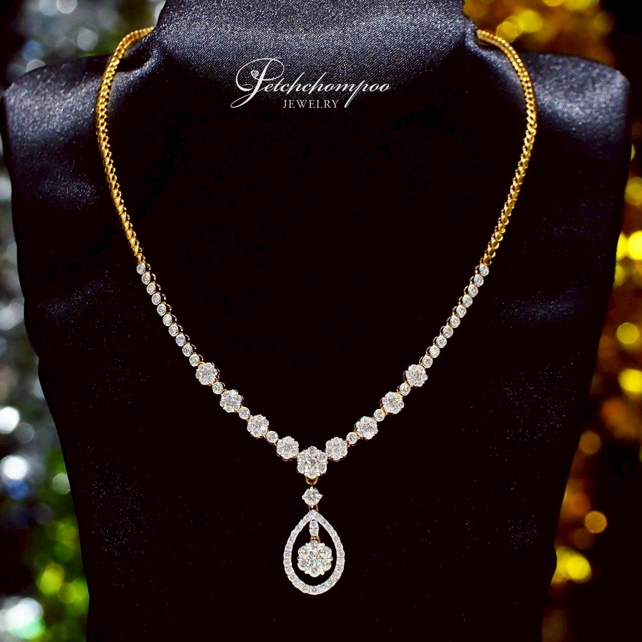 [30485] Radiant Majesty Droplet™ Luxurious Diamond Teardrop Necklace  269,000 