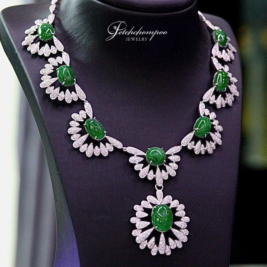 [25431] สร้อยคอหยก TYPE A เม็ดใหญ่ 8.88 กะรัตเซอร์ AIGS ล้อมเพชร  750,000 