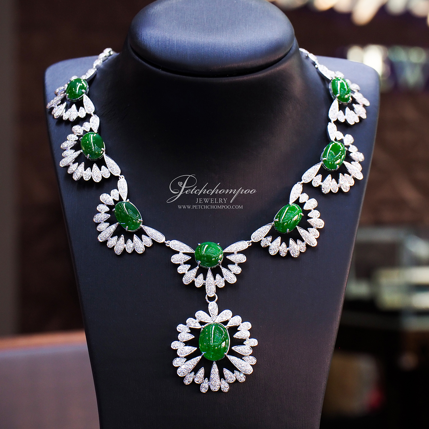 [25431] Jade and diamond necklace  750,000 