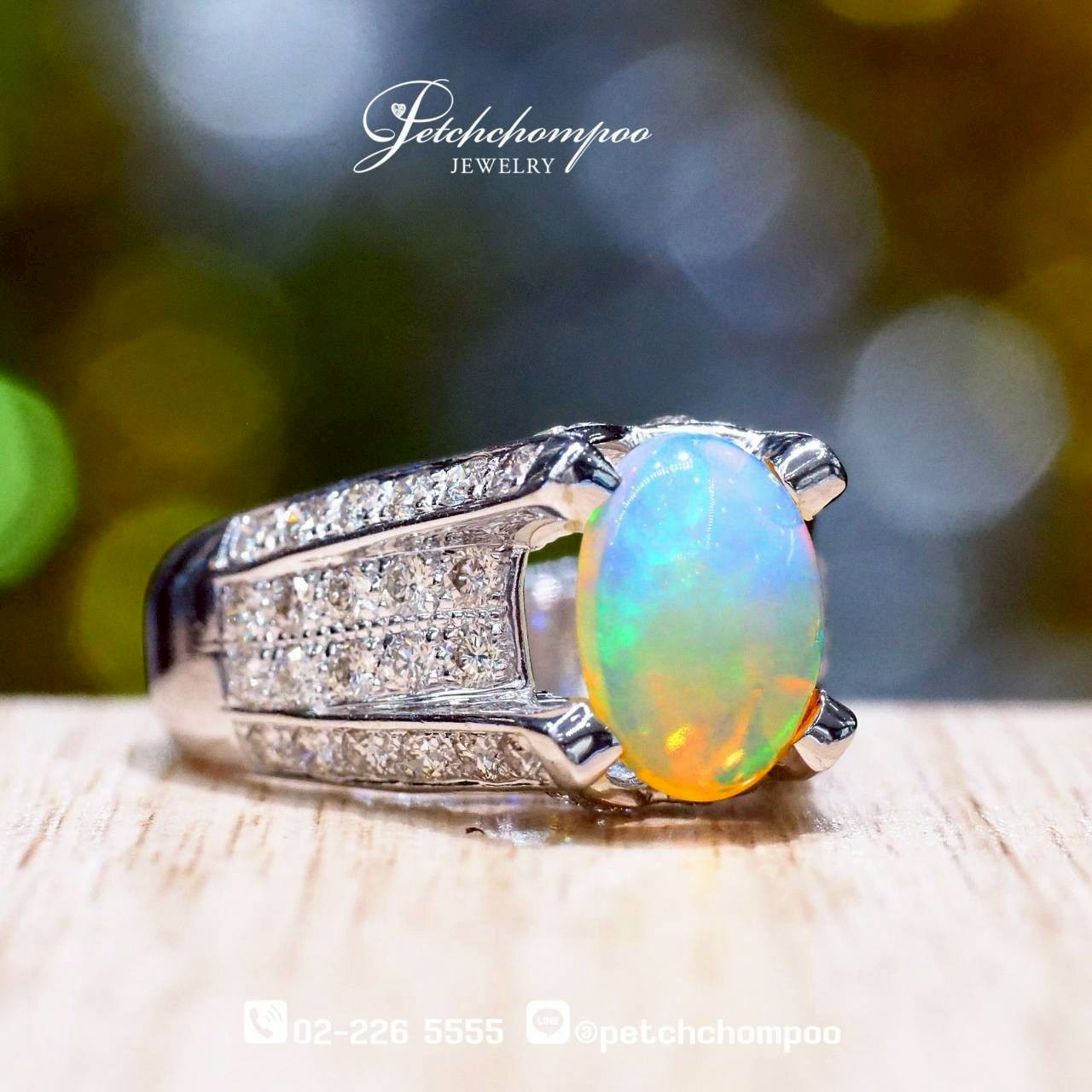 [30105] Play of Light™ – 1.94 ct Opal Ring with 54 Diamonds | IGL  89,000 