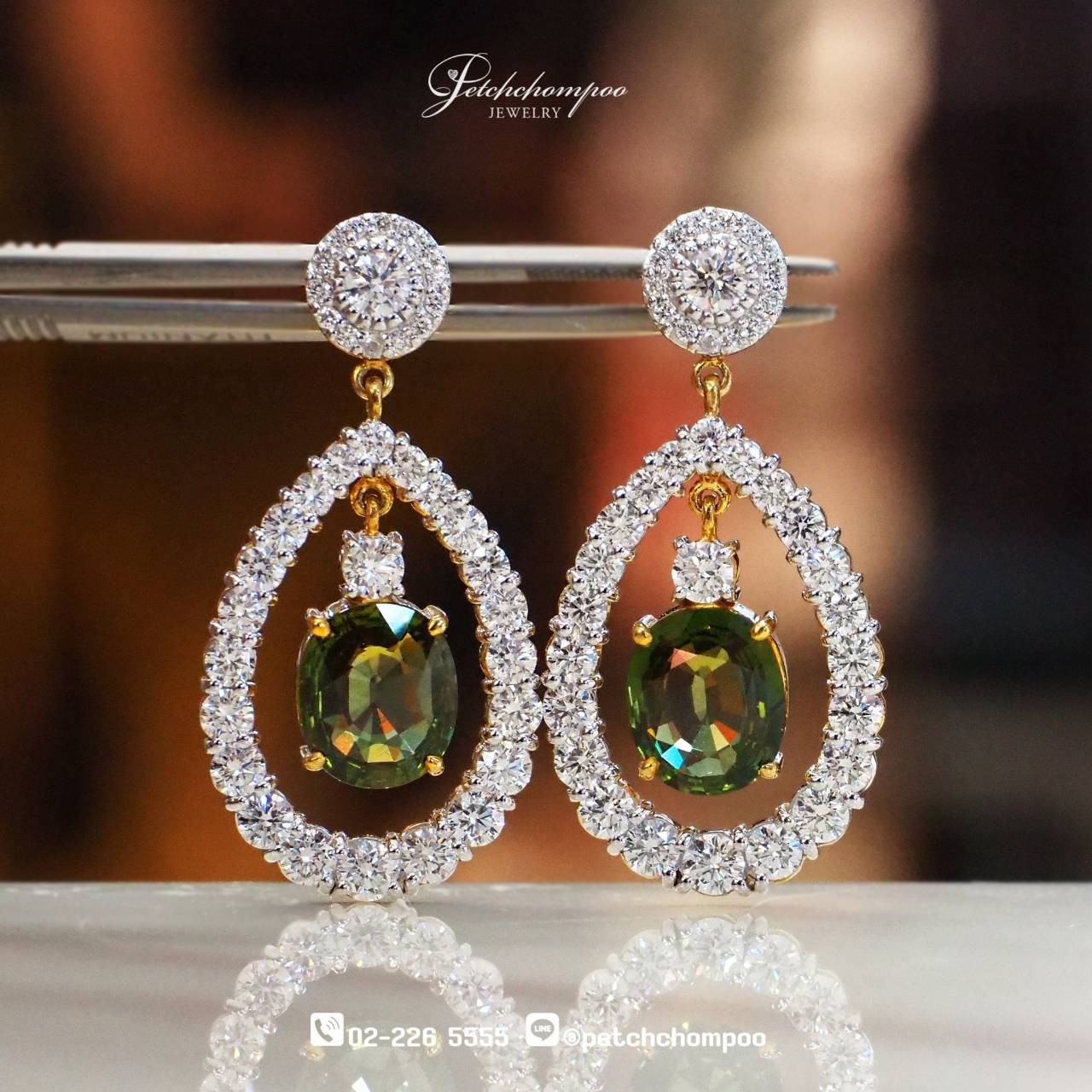 [29618] Green sapphire and diamond earrings  299,000 