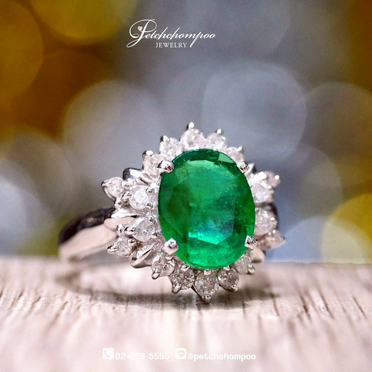 [29894] “Emerald Halo™” Ring – 4.00 ct Natural Emerald with  Diamonds  59,000 