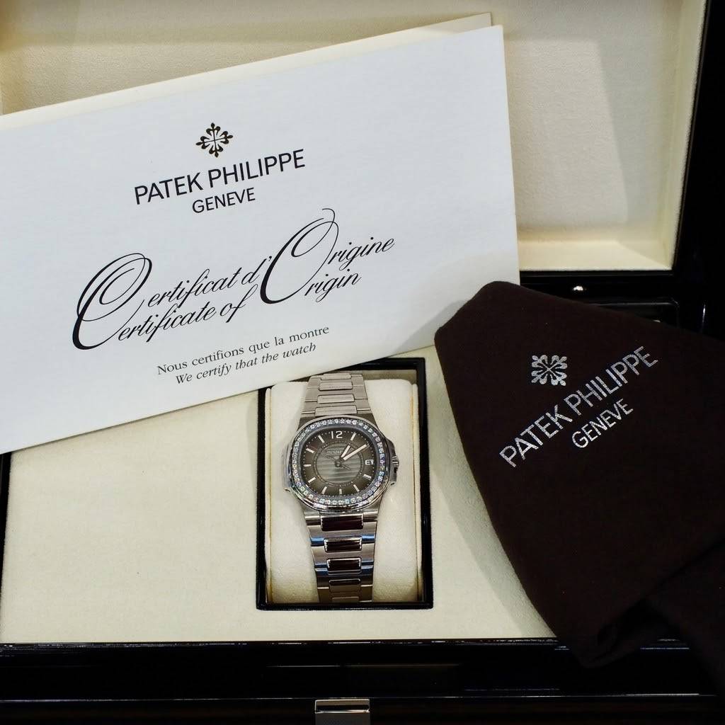 [29335] Patek Philippe Nautilus White Gold7010/1G-010  2,250,000 