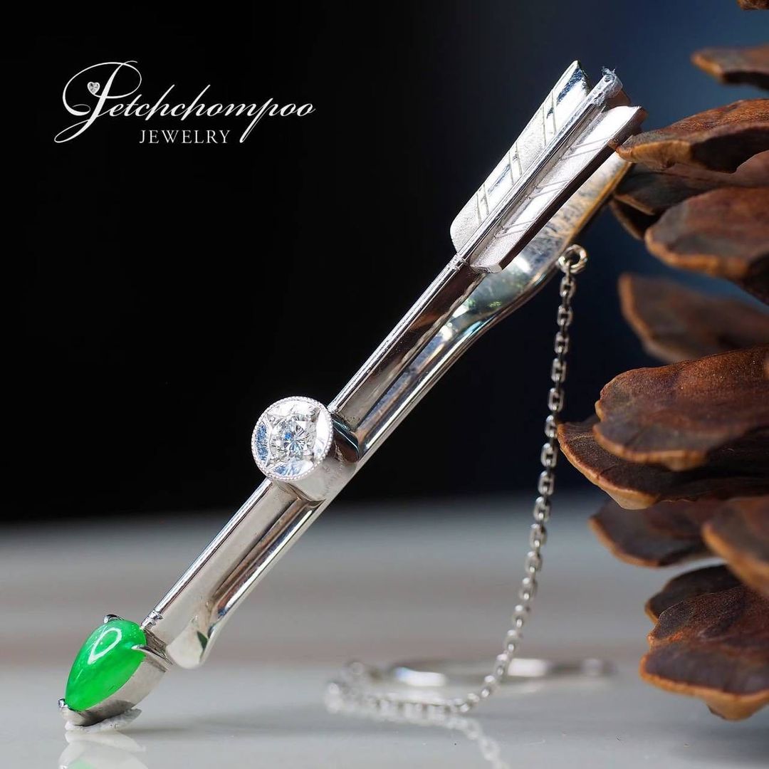 [023420] Jade with diamond tiebar  49,000 