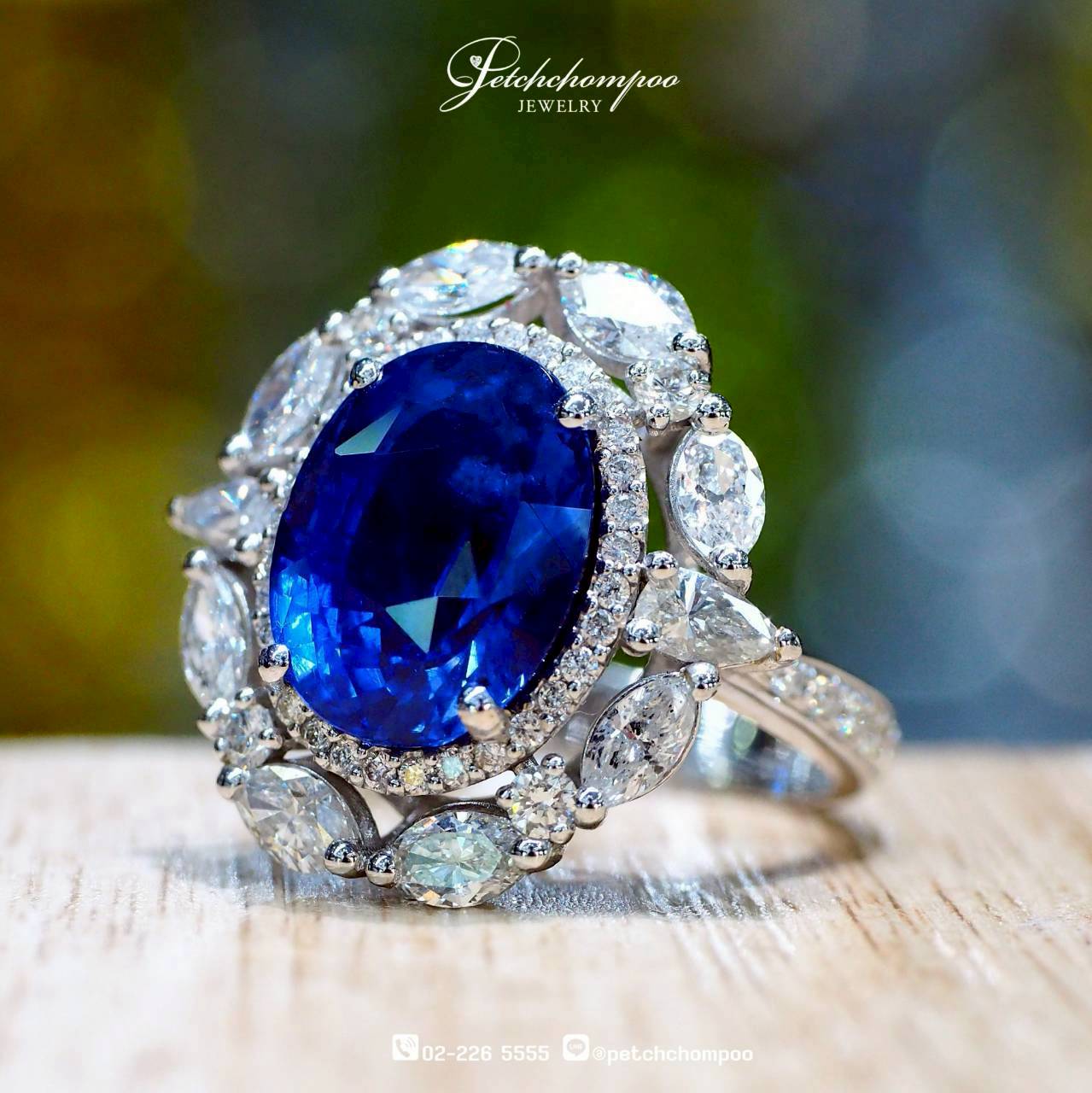 [30428] แหวนไพลินซีลอน Ceylon Royal Midnight™ 8.82 กะรัต ล้อมเพชร | Emil  690,000 