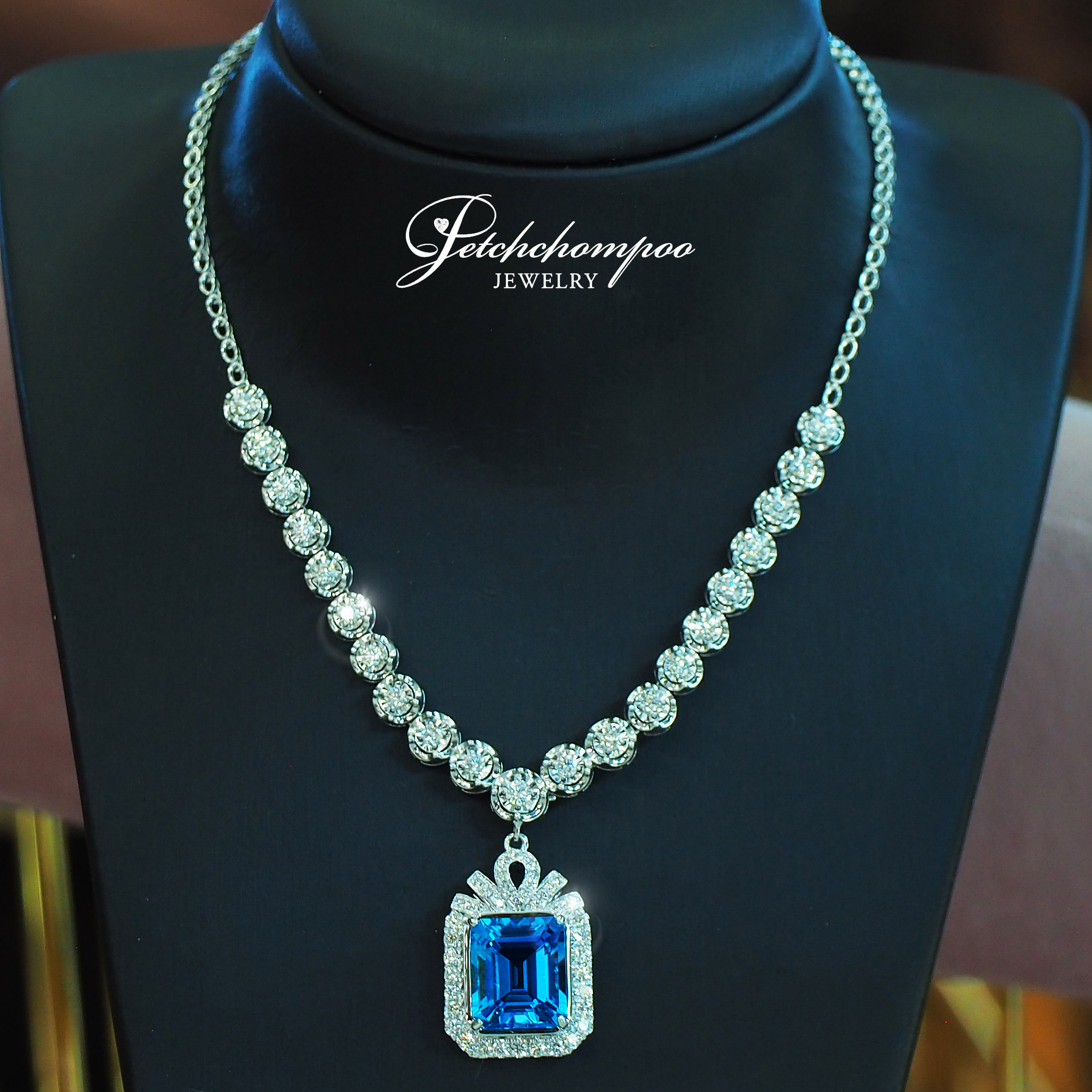 [27079] Necklace with blue topaz pendant with diamonds  199,000 