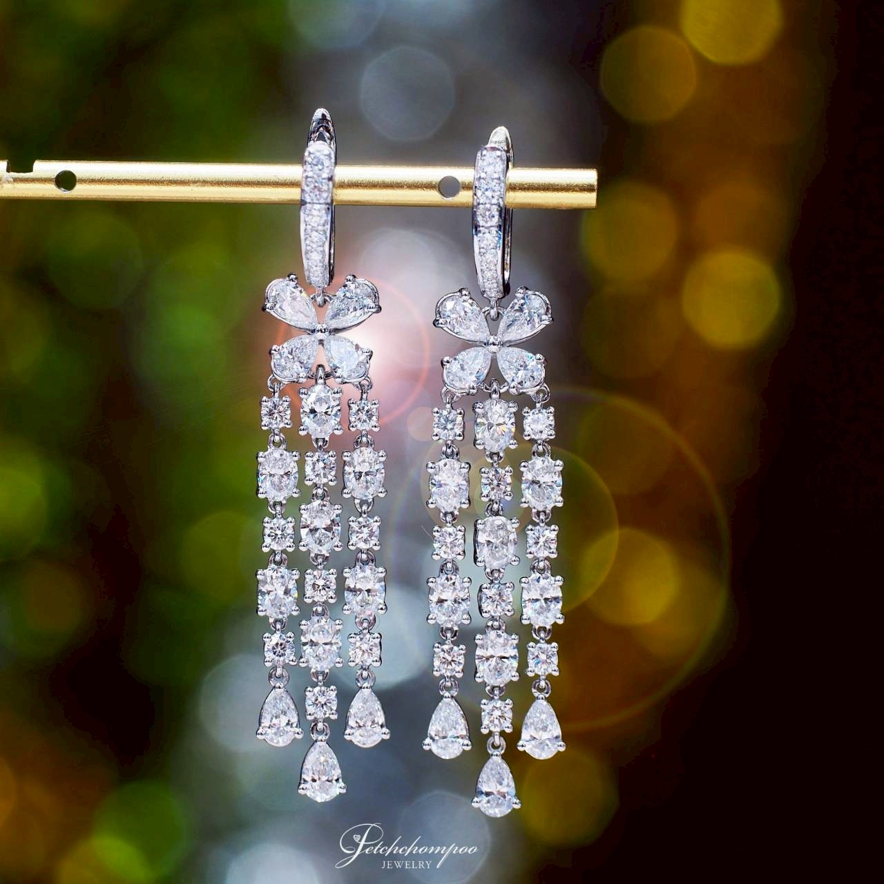 [30292] Floral Grace™ 4.75 carat Bow & Floral Diamond Earrings of Sweetness and Elegance  199,000 