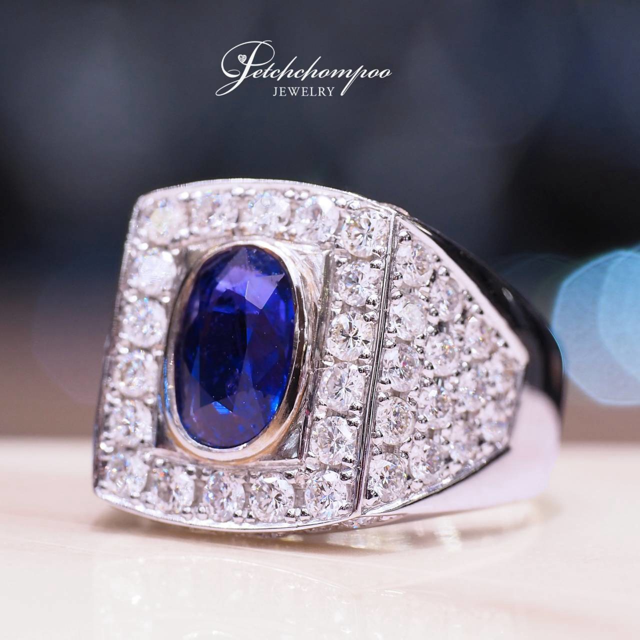 [31173] แหวนไพลินน้ำงาม The Royal Sovereign 3.91 กะรัต ดีไซน์หรูล้อมเพชร  79,000 