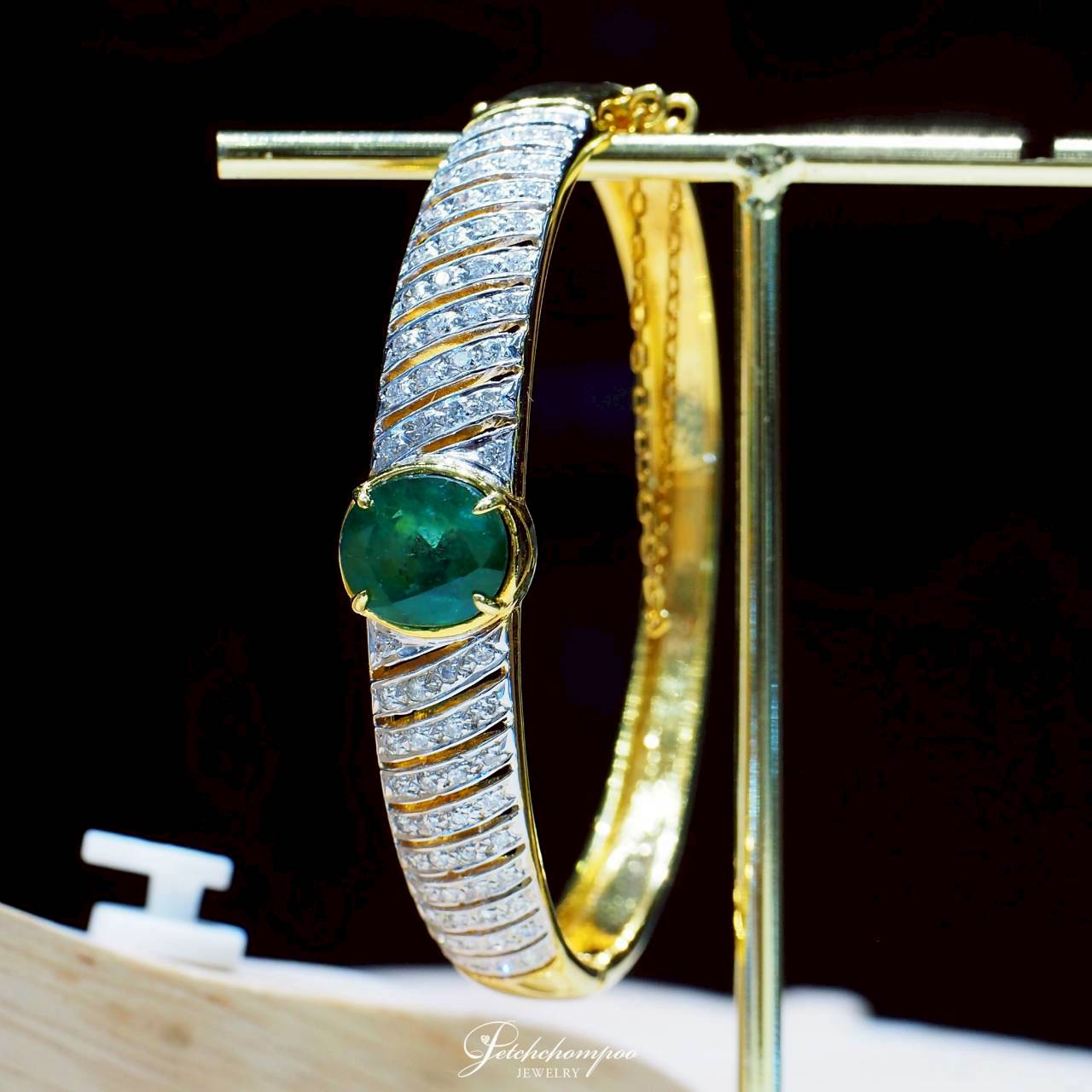 [30811] Zambian Emerald Royale Bangle, 4.20 carats  149,000 