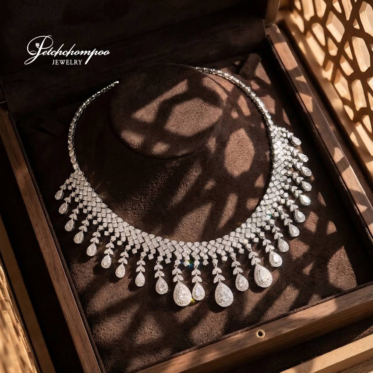 [30766] Royal Cascade Brilliance diamond necklace, 19.58 carats.  799,000 