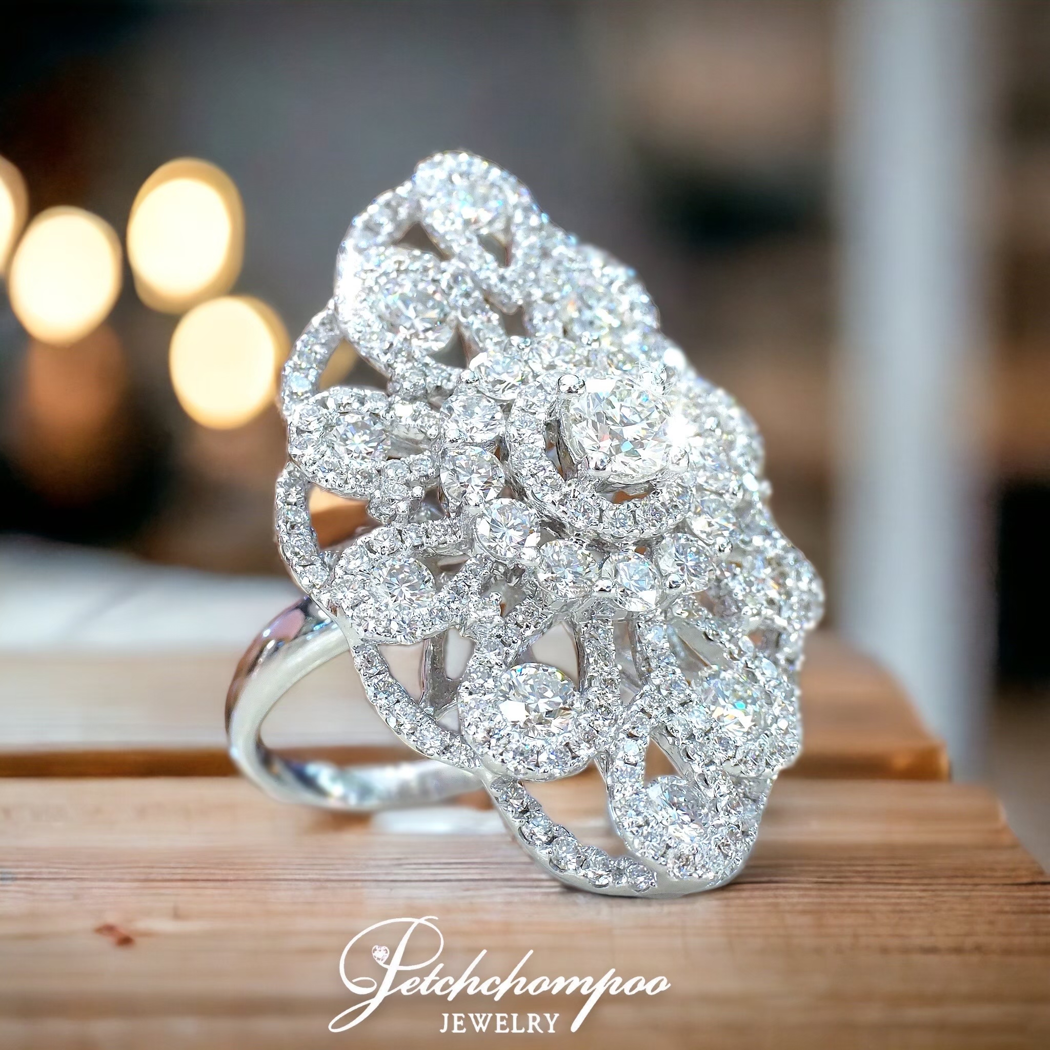 [28157] Diamond ring width 5.20 carats Discount 259,000
