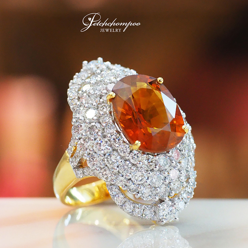 [28875] แหวนบุษราคัมบางกะจะ 8.34 กะรัต ล้อมเพชร ลดราคาเหลือ 156,900