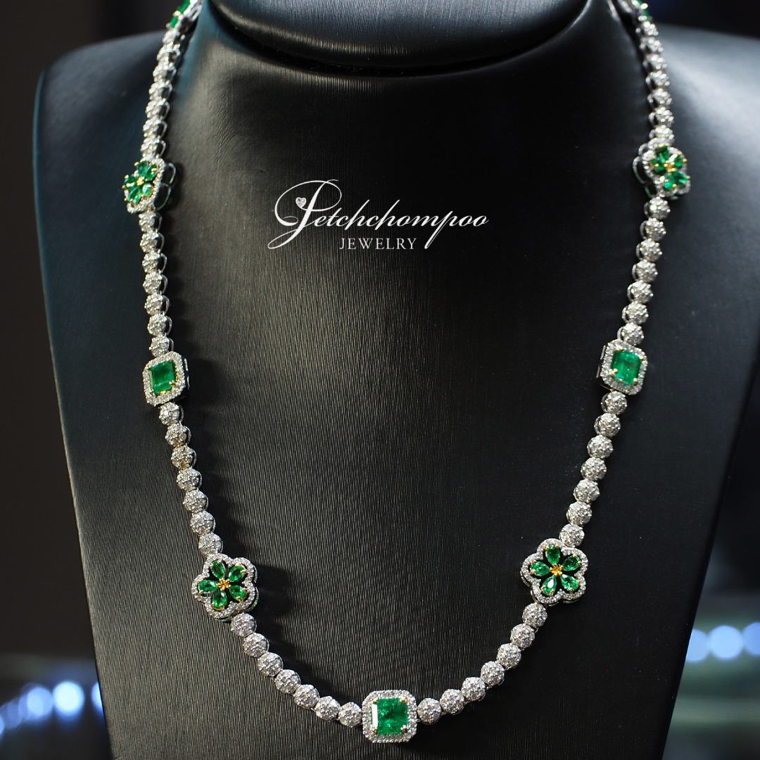 [25215] Co lum bia emerald and diamond necklace  269,000 