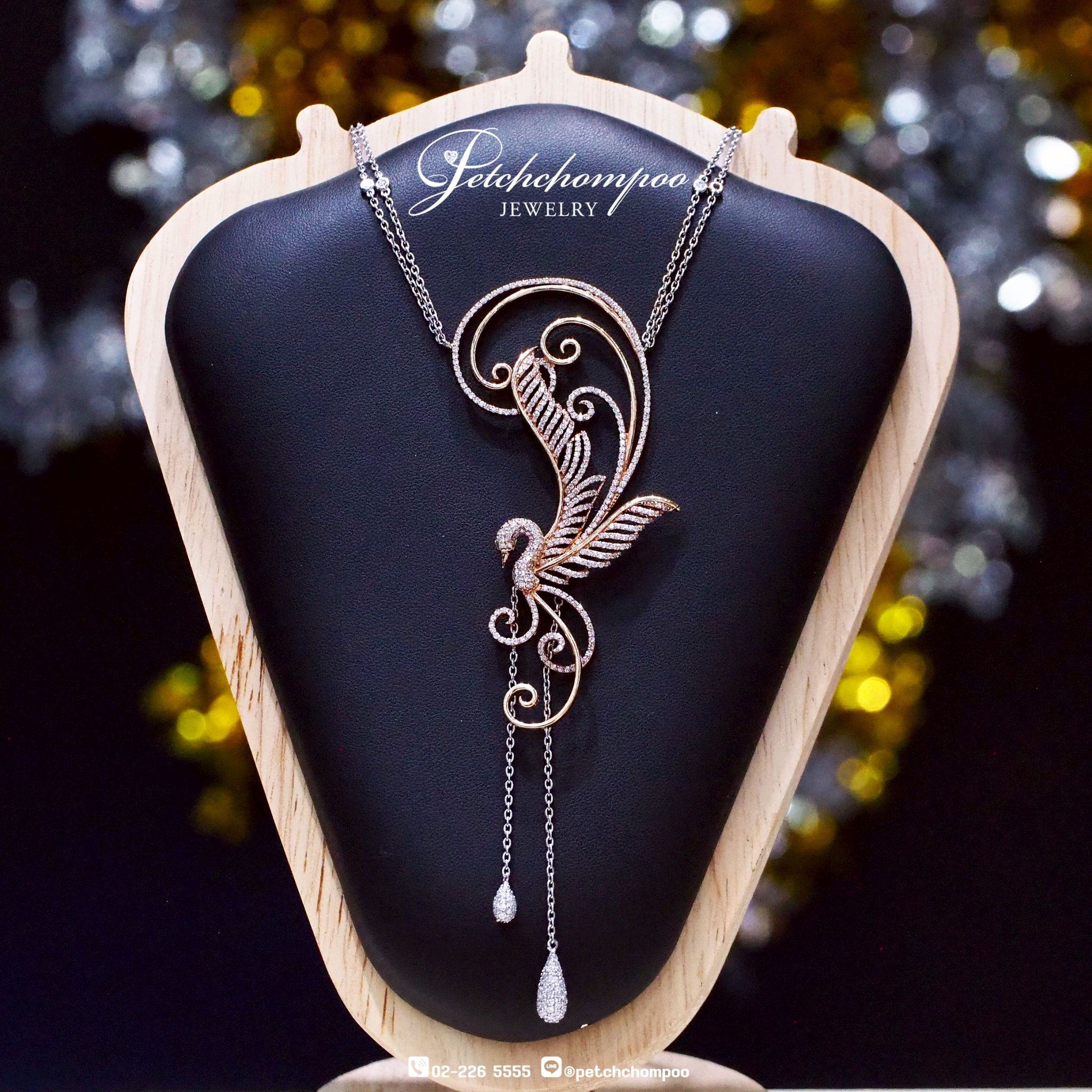 [018951] Diamond Bird Motif Necklace – 3.20 Carats of Artistic Brilliance  179,000 