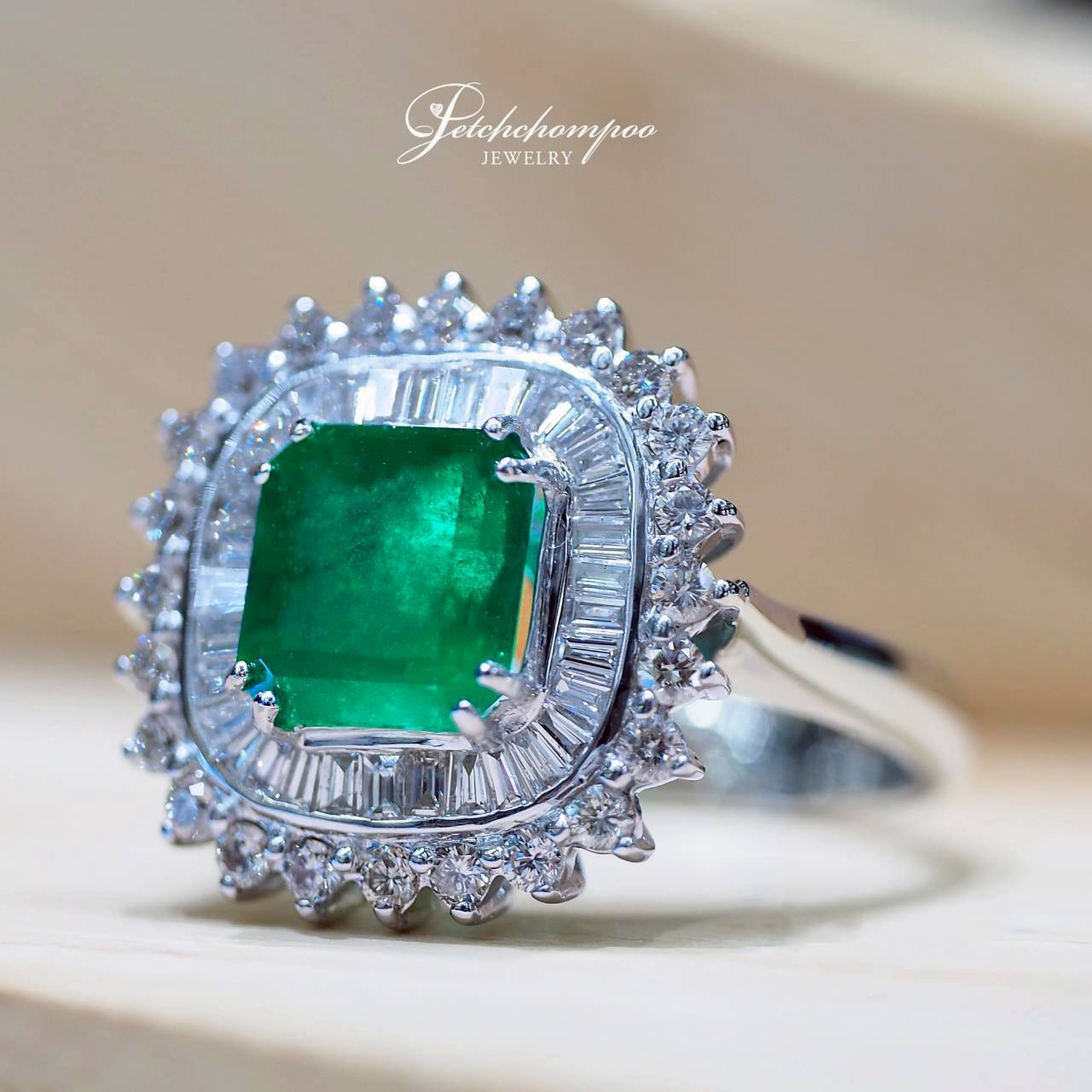 [30749] แหวนมรกตโคลอมเบีย Emerald Royale Halo 3.50 กะรัต ล้อมเพชร  79,000 