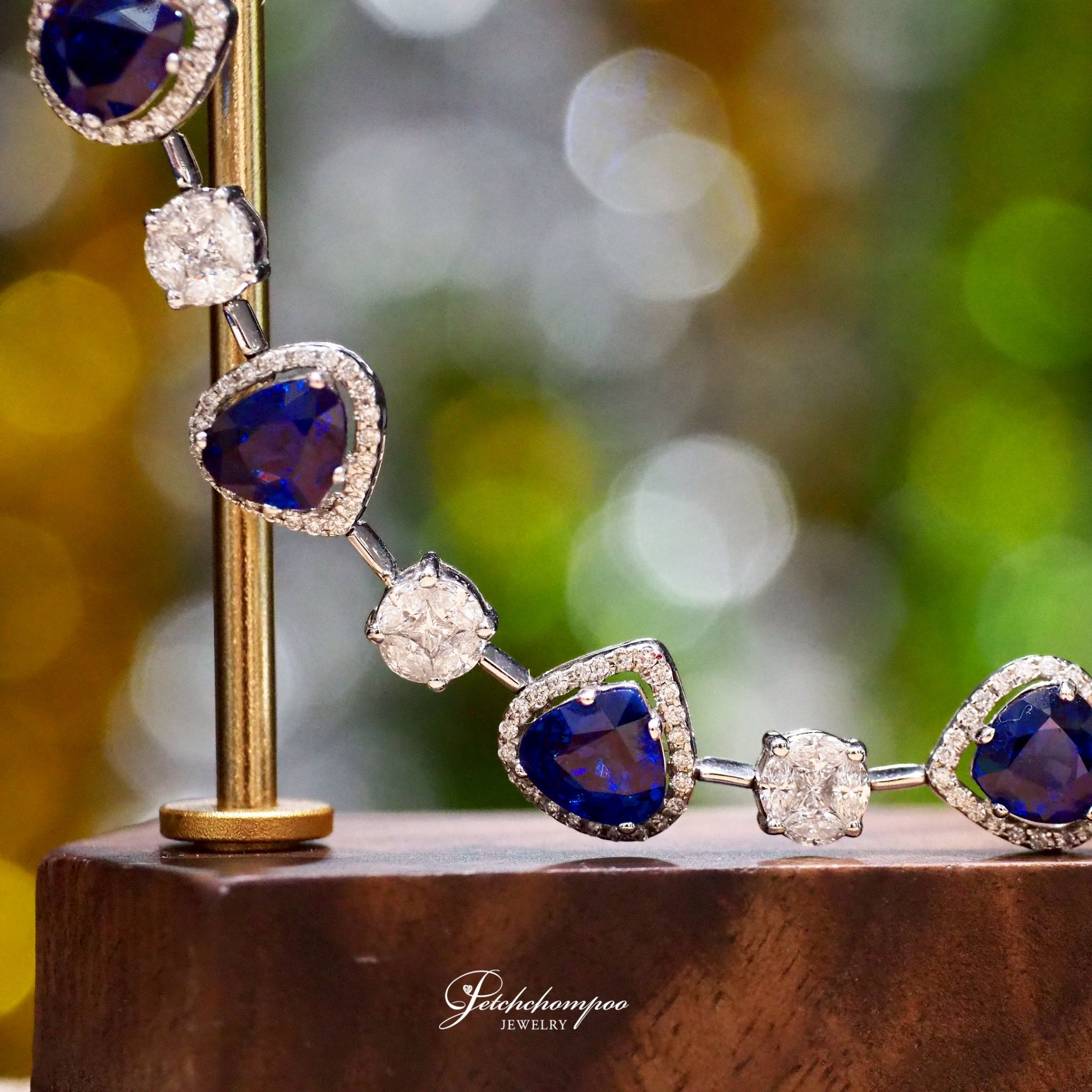 [015184] “Royal Aura™” Bracelet – 10.50 ct Royal Blue Sapphires & 6.50 ct VVS Diamonds | 18K White Gold Discount 399,000