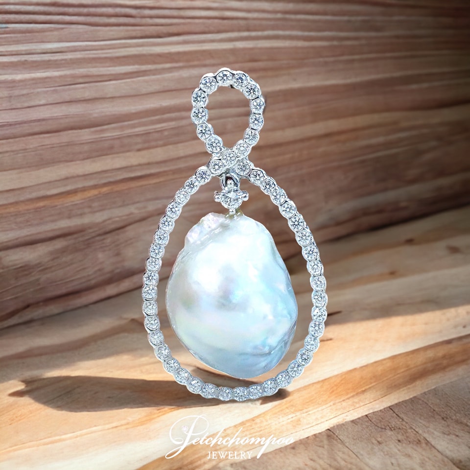 [021901] South Sea Pearl With Diamond Pandant  39,000 