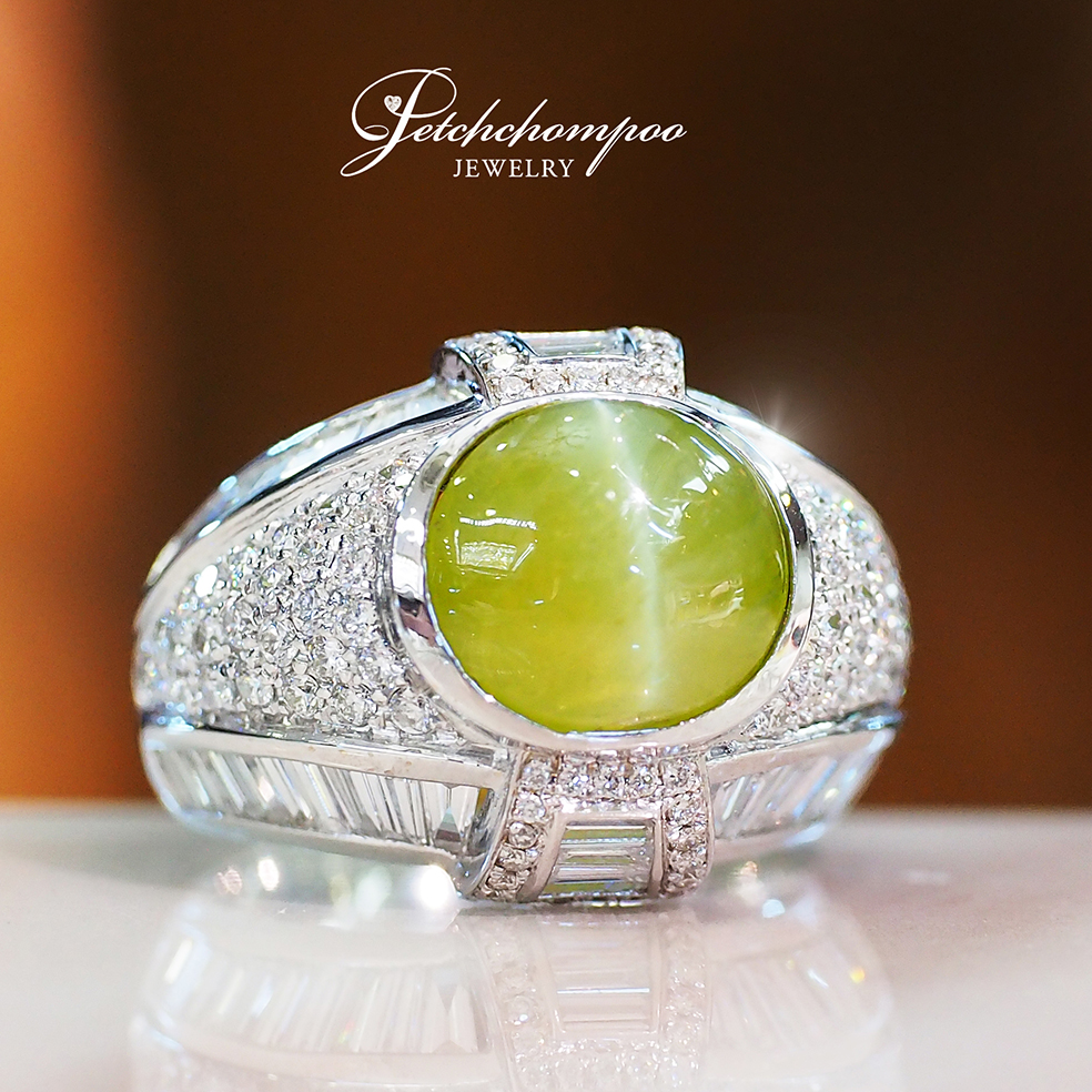 [27481] Cat's eye sapphire ring set with diamonds  229,000 