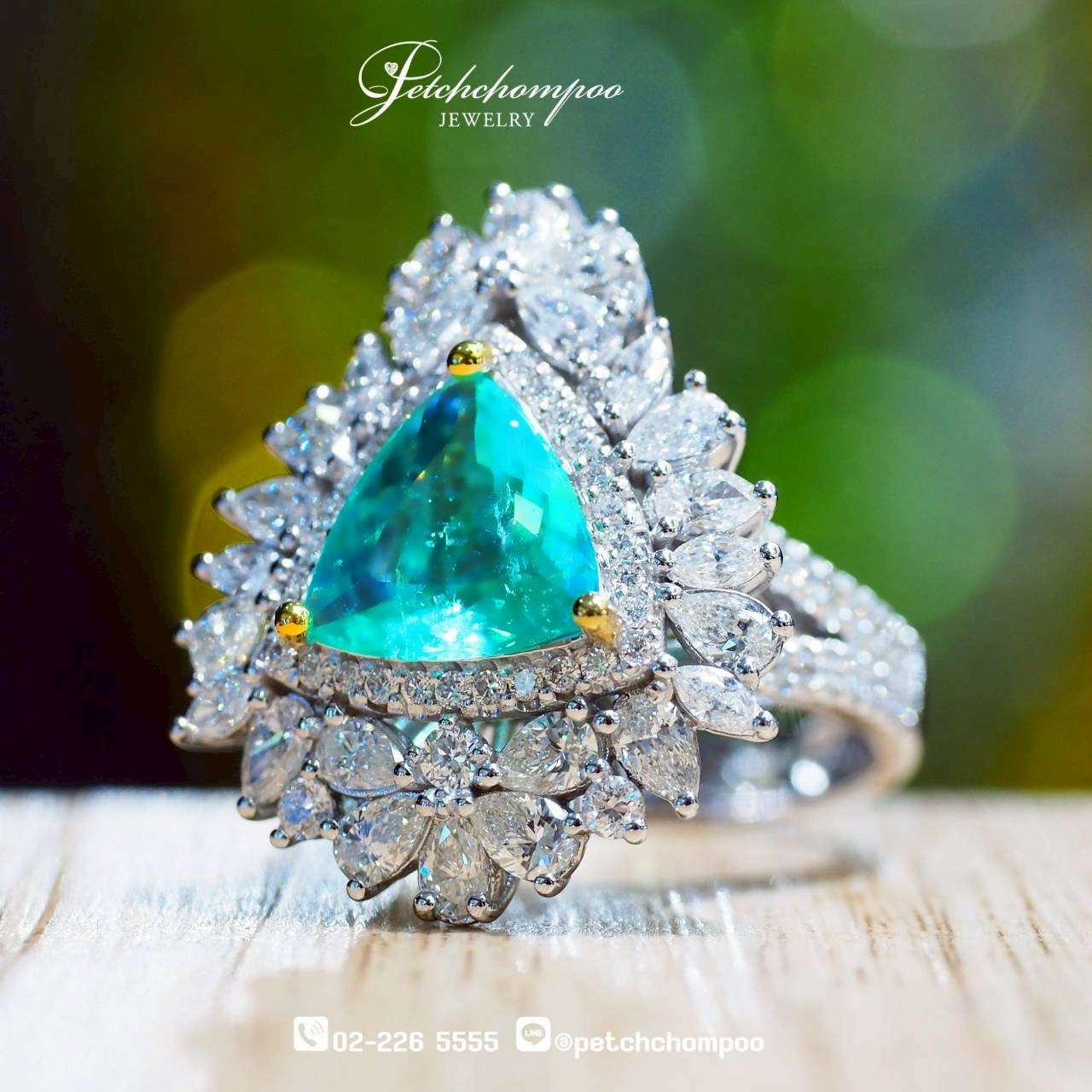[30200] แหวน Neon Paraiba Blue™ 1.78 กะรัต ล้อมเพชร | AIGS  359,000 