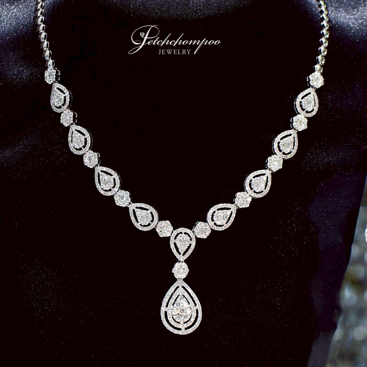 [30471] Celestial Teardrop Symphony™ Luxury Diamond Necklace  279,000 