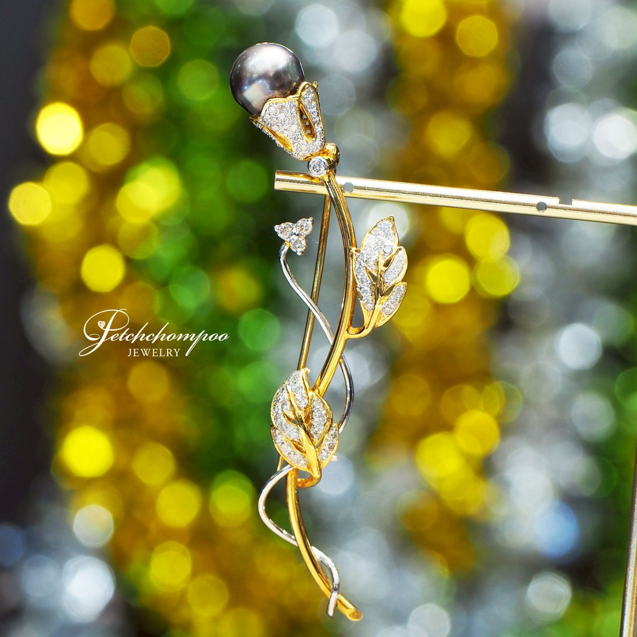 [29072] South sea pearl and diamond brooch  59,000 
