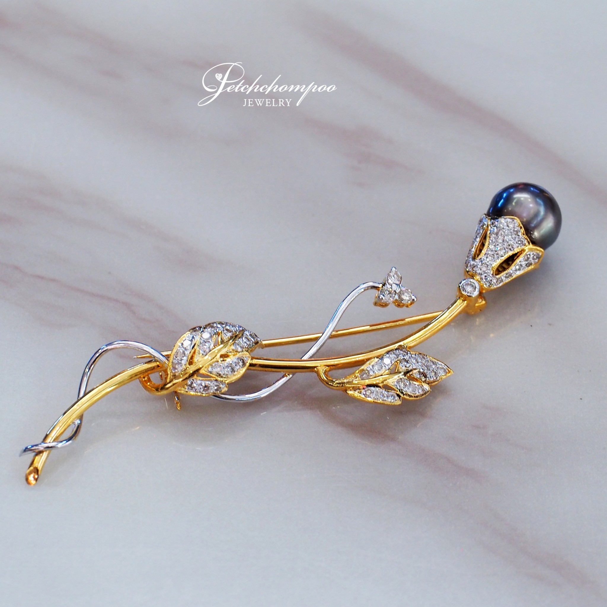 [29072] South sea pearl and diamond brooch  59,000 