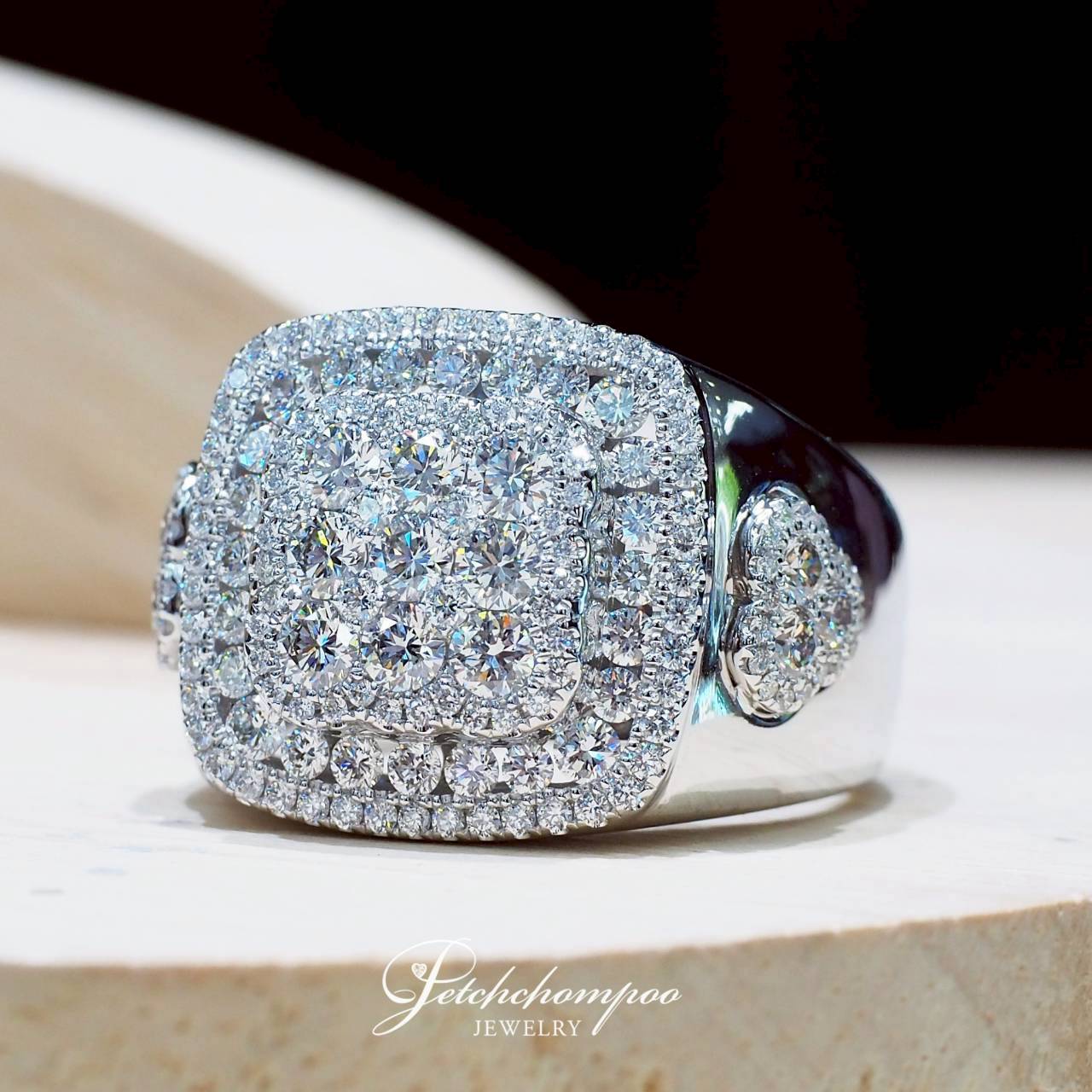 [30827] Imperial Fortress Spark diamond ring totals 2.67 carats  99,000 