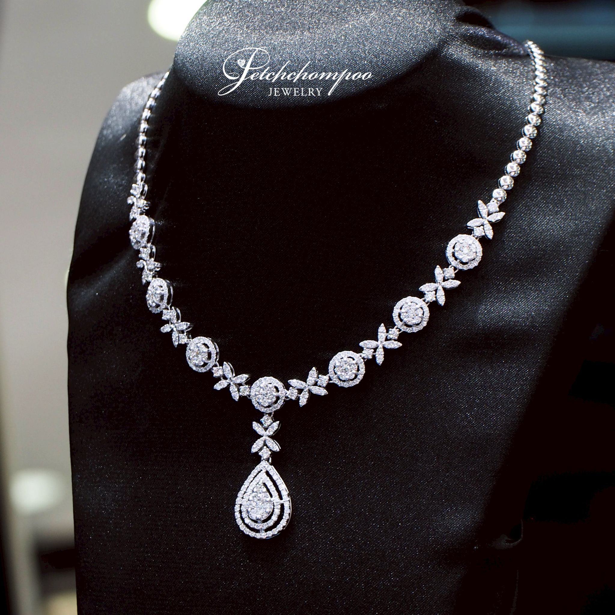 [29497] Celestial Grace™ สร้อยคอเพชรลายกลีบดอกไม้ 5.17 กะรัต  289,000 