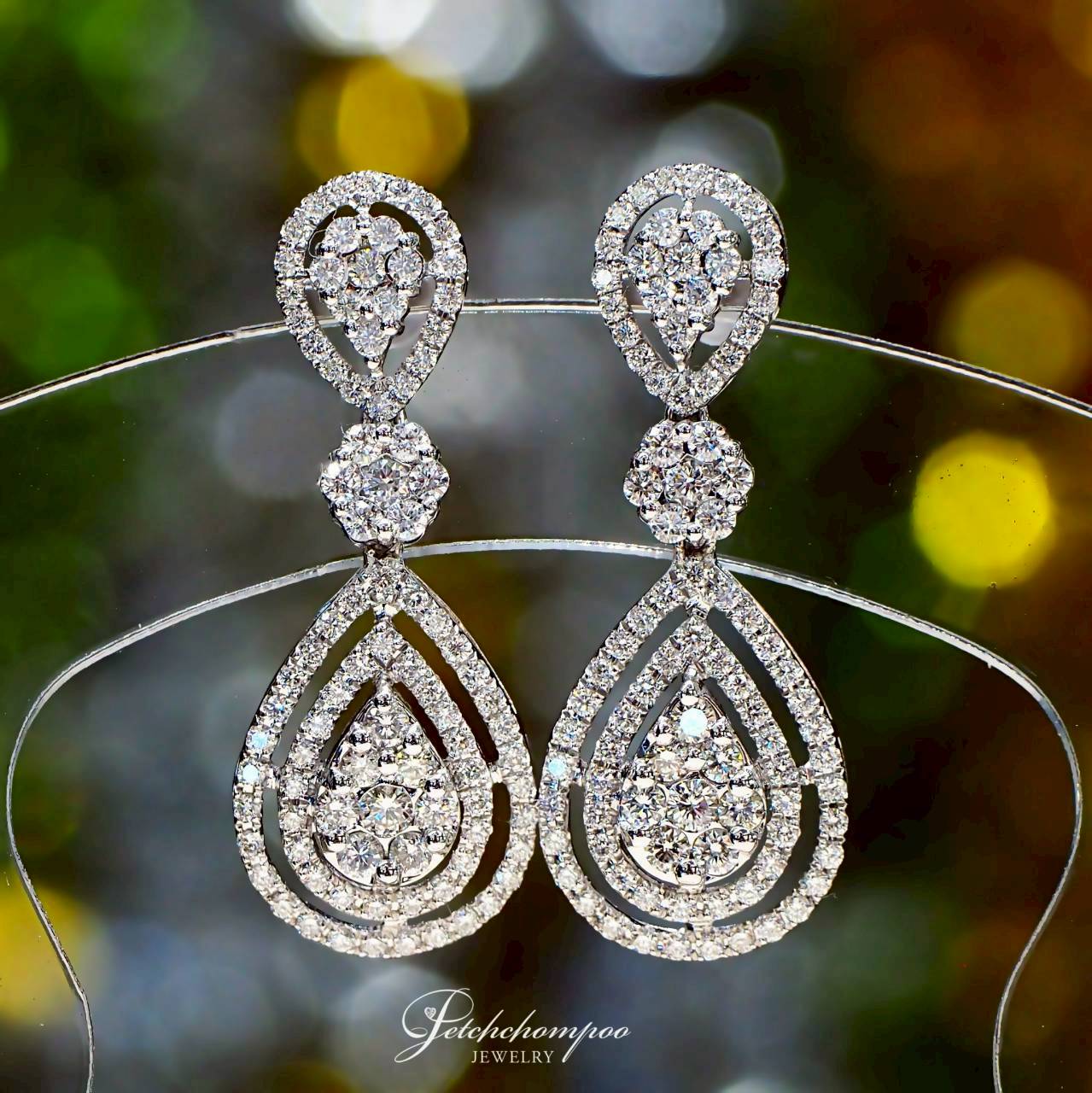 [30472] Radiant Teardrop™ Diamond Earrings  159,000 