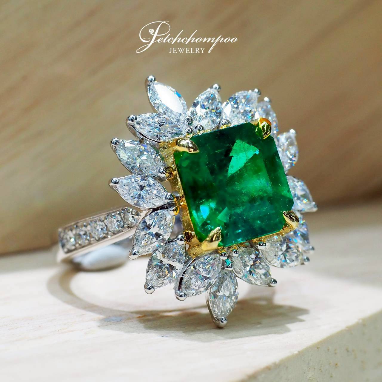 [30706] แหวนมรกตโคลอมเบีย Vivid Green Imperial Vivid Emerald Halo 3.04 กะรัต | GRS  459,000 